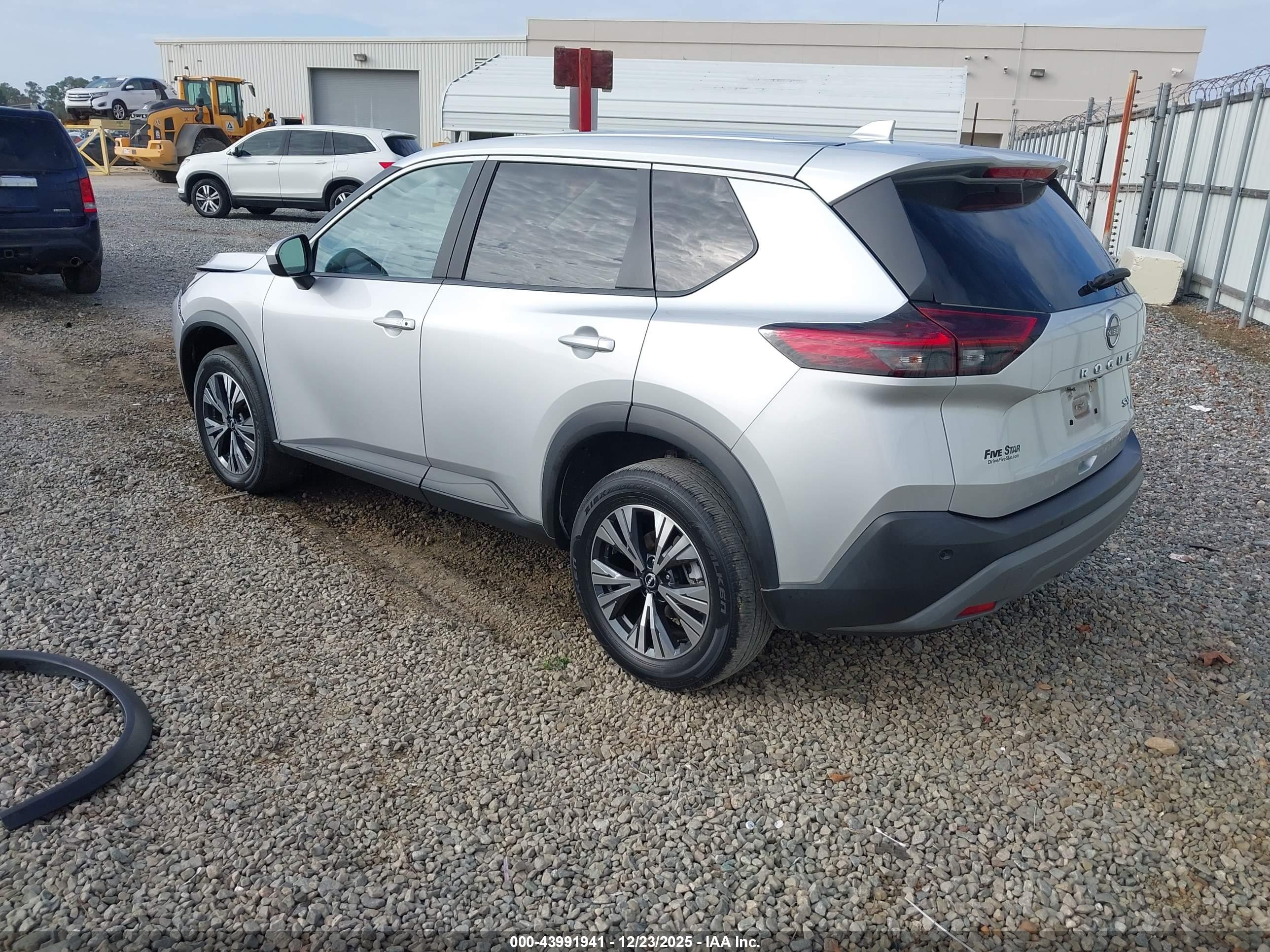 NISSAN ROGUE image 3
