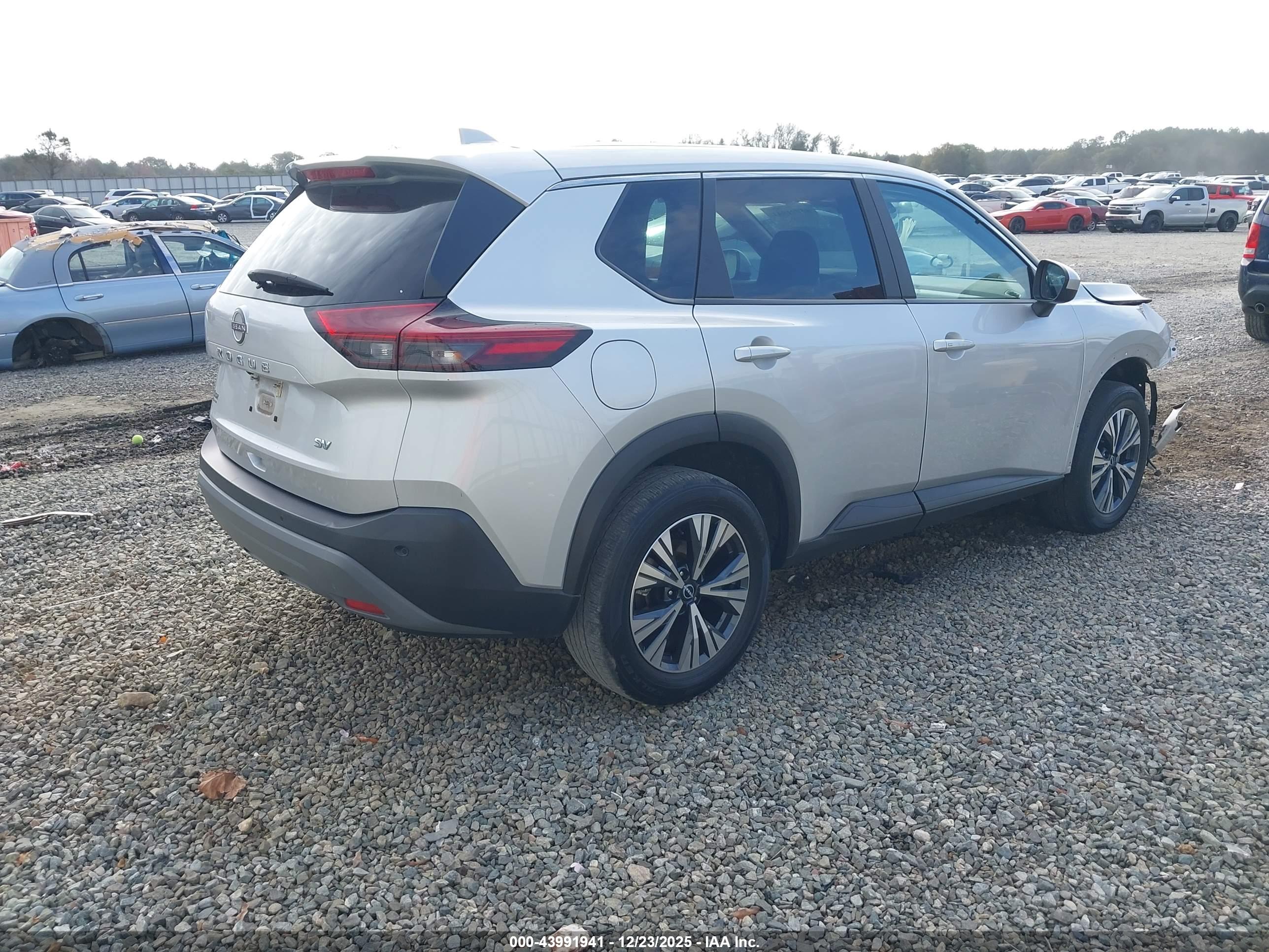 NISSAN ROGUE image 4