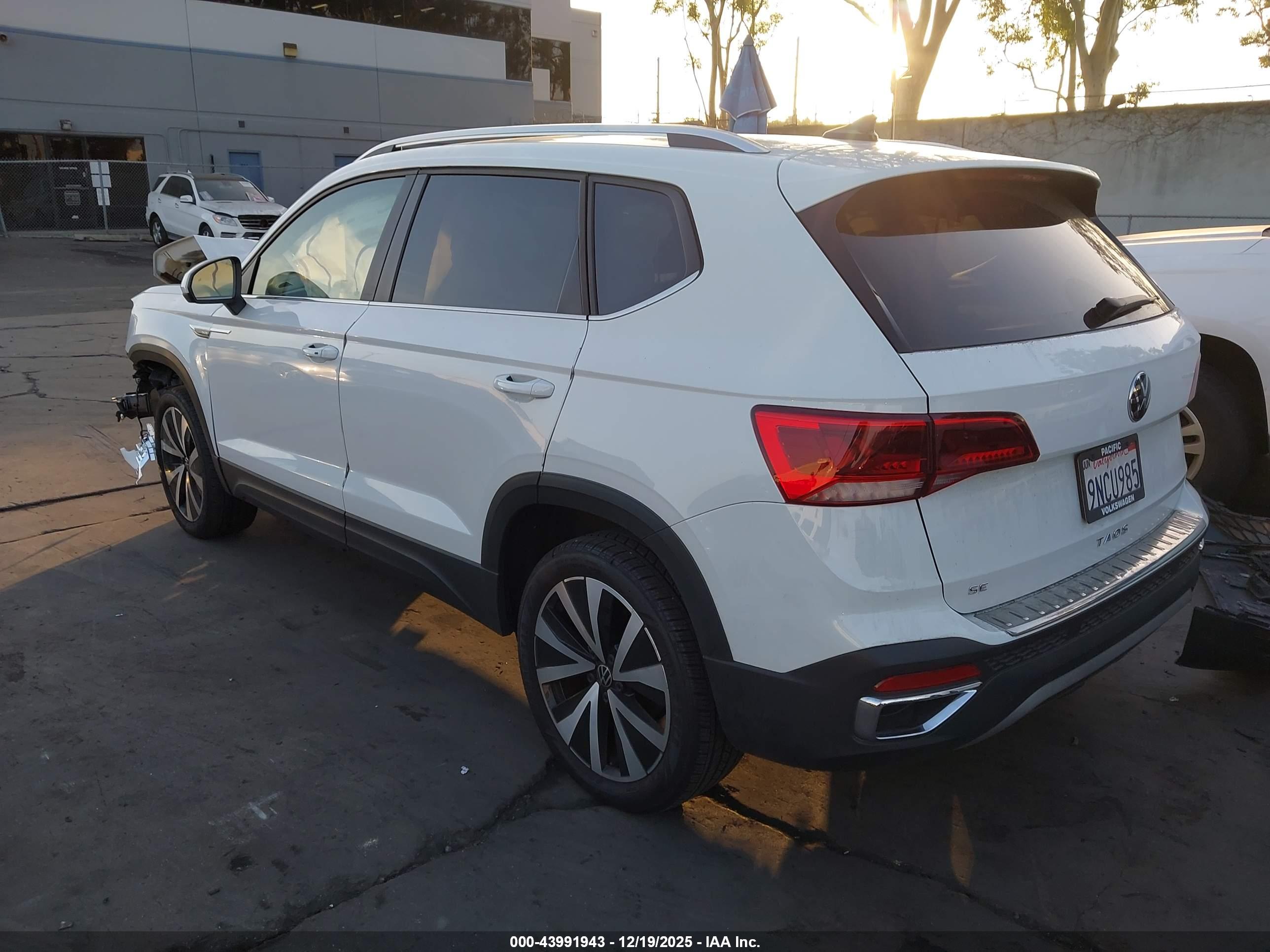 VOLKSWAGEN TAOS image 3