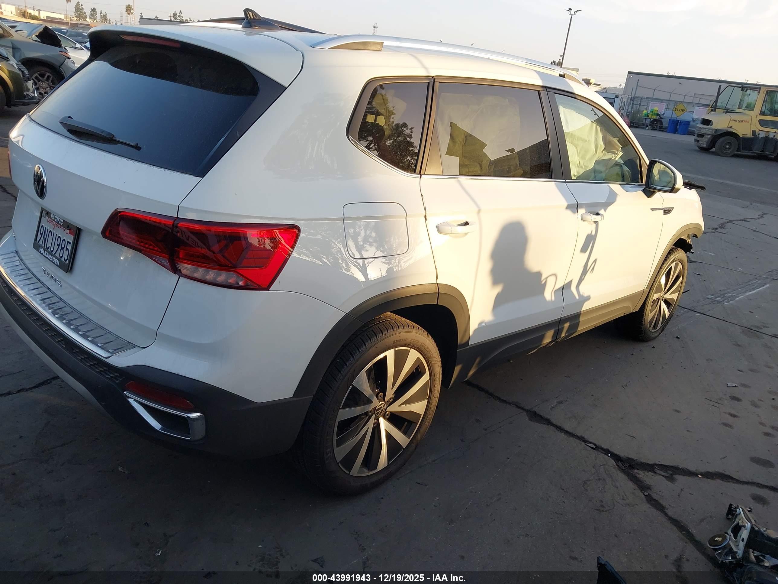 VOLKSWAGEN TAOS image 4