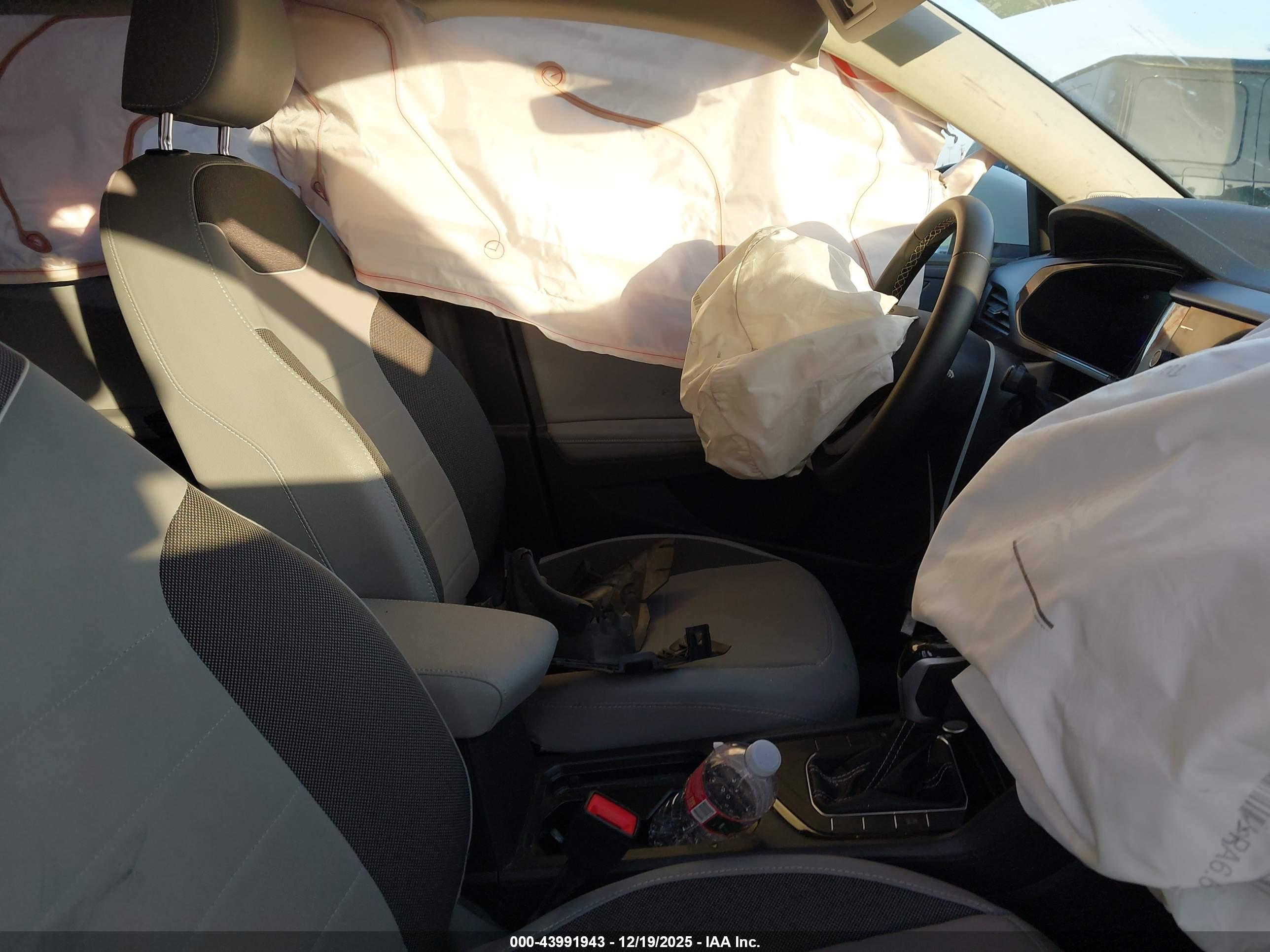 VOLKSWAGEN TAOS image 5