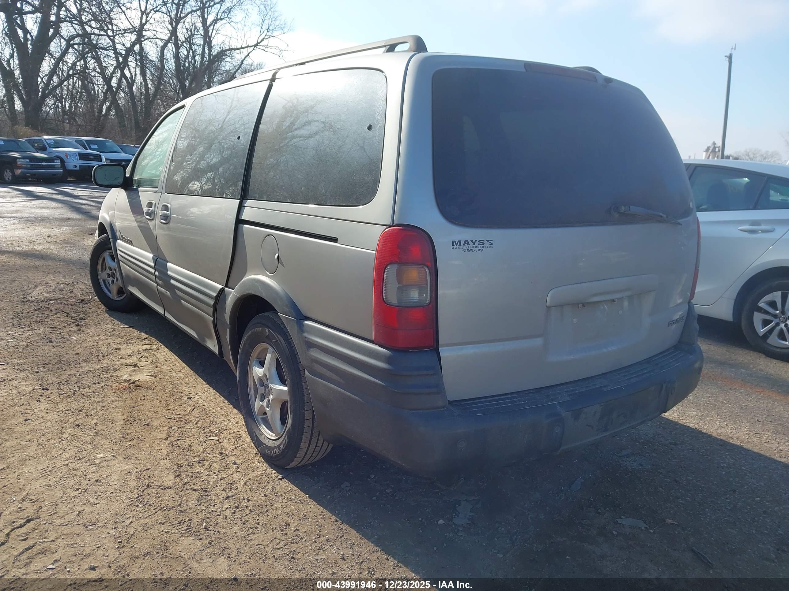 PONTIAC MONTANA image 3