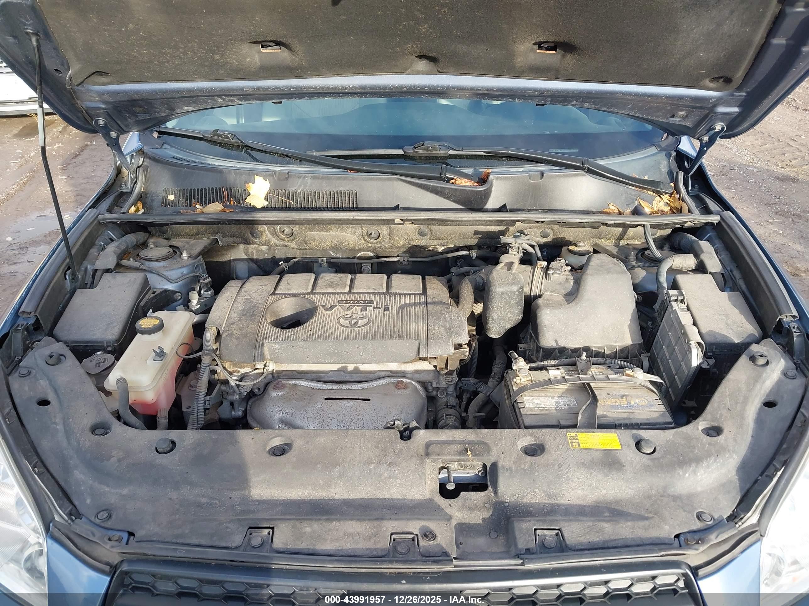 TOYOTA RAV4 image 10