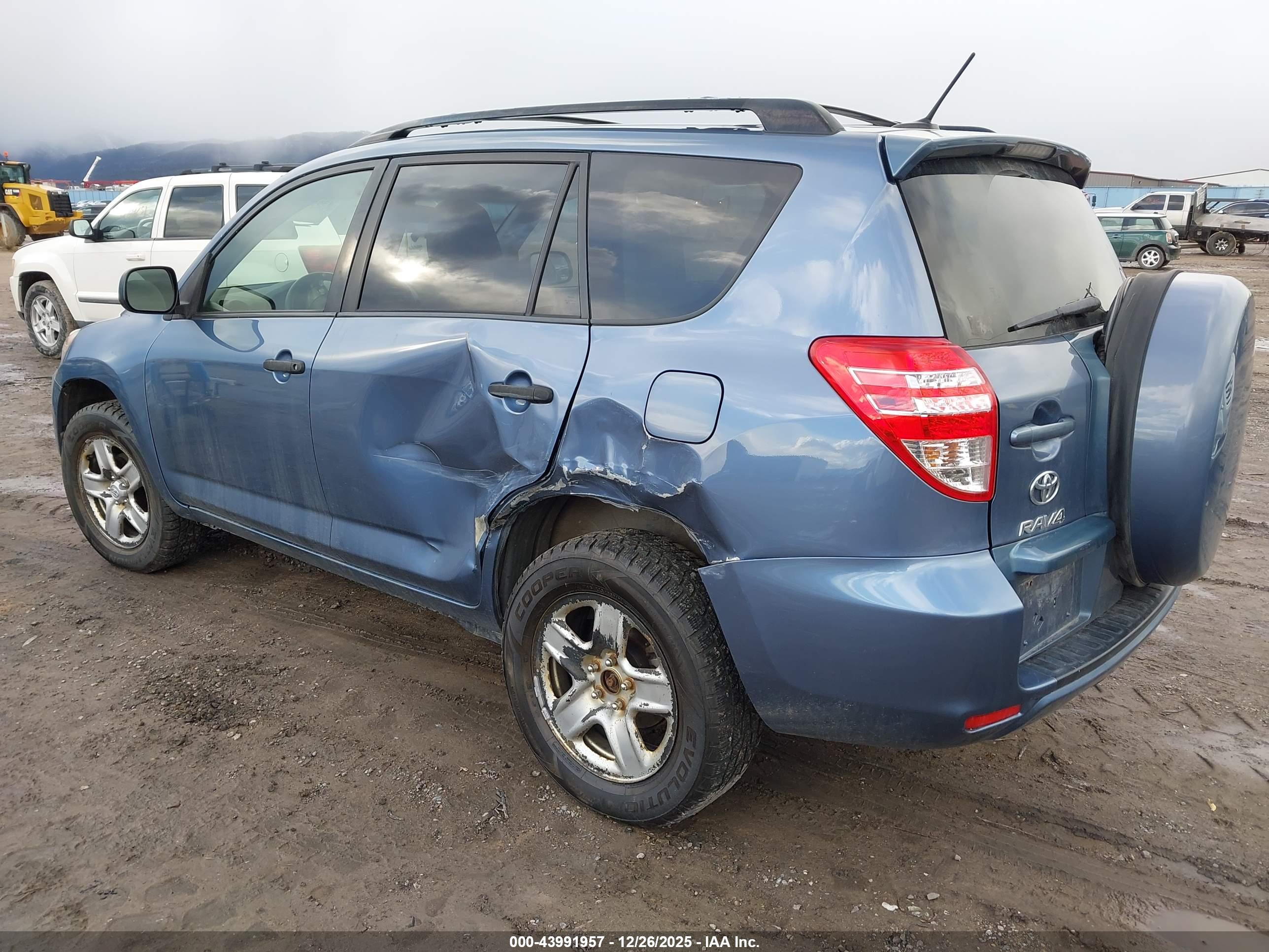 TOYOTA RAV4 image 3
