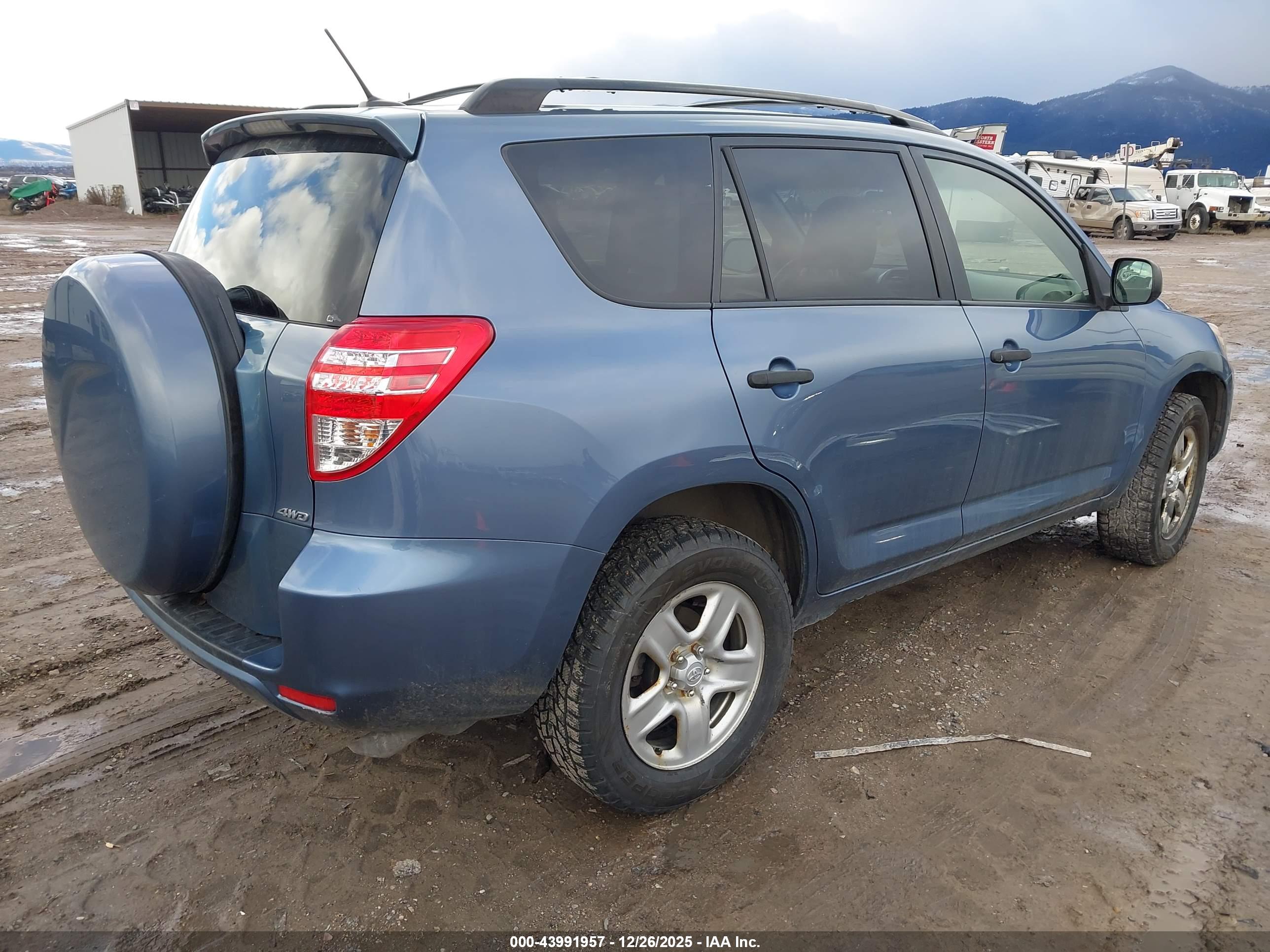 TOYOTA RAV4 image 4
