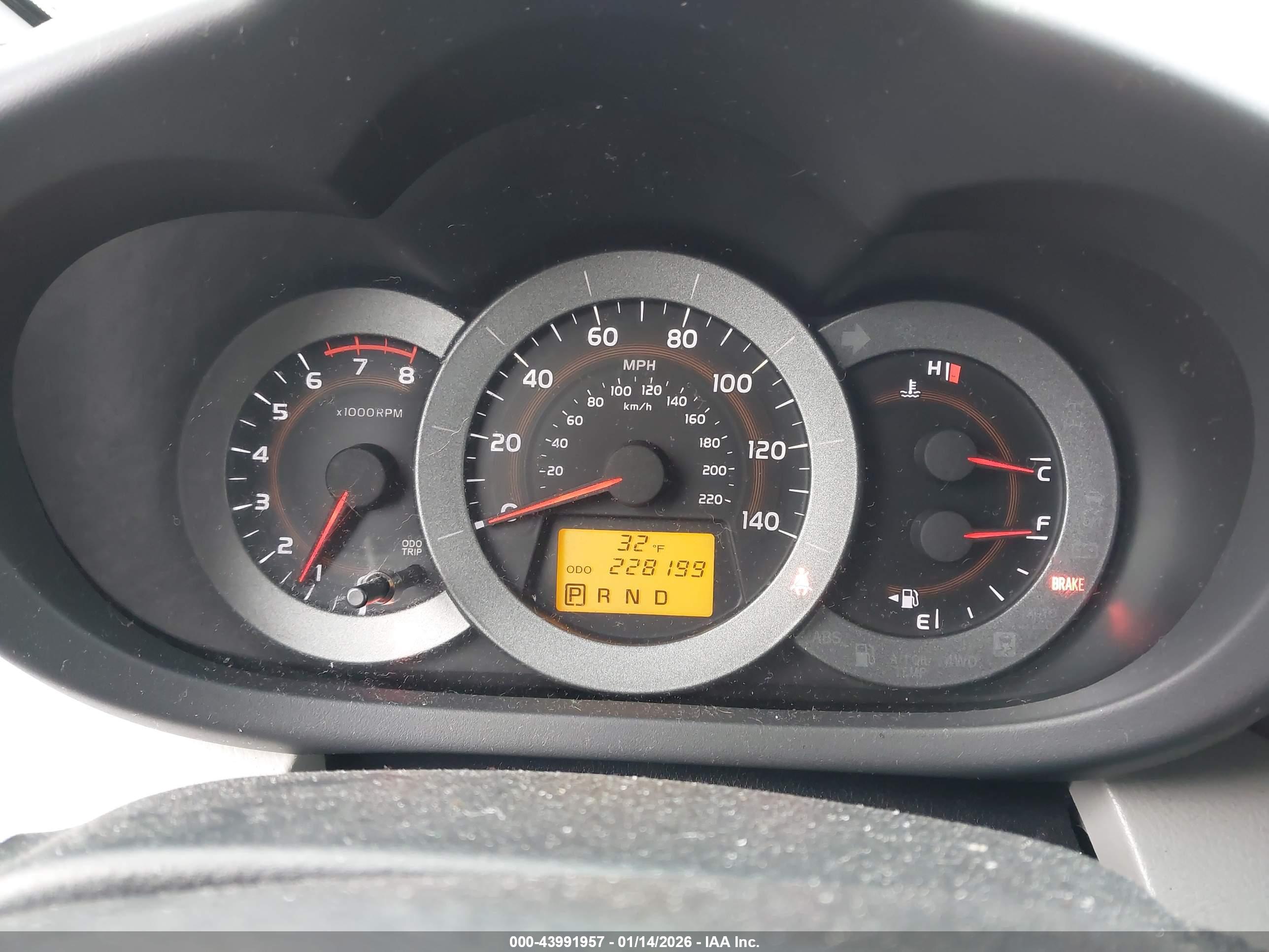 TOYOTA RAV4 image 7