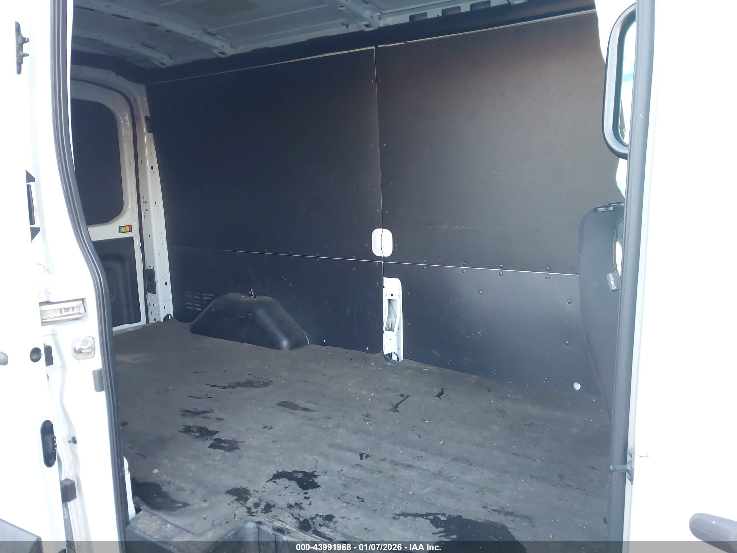 FORD TRANSIT-250 image 8