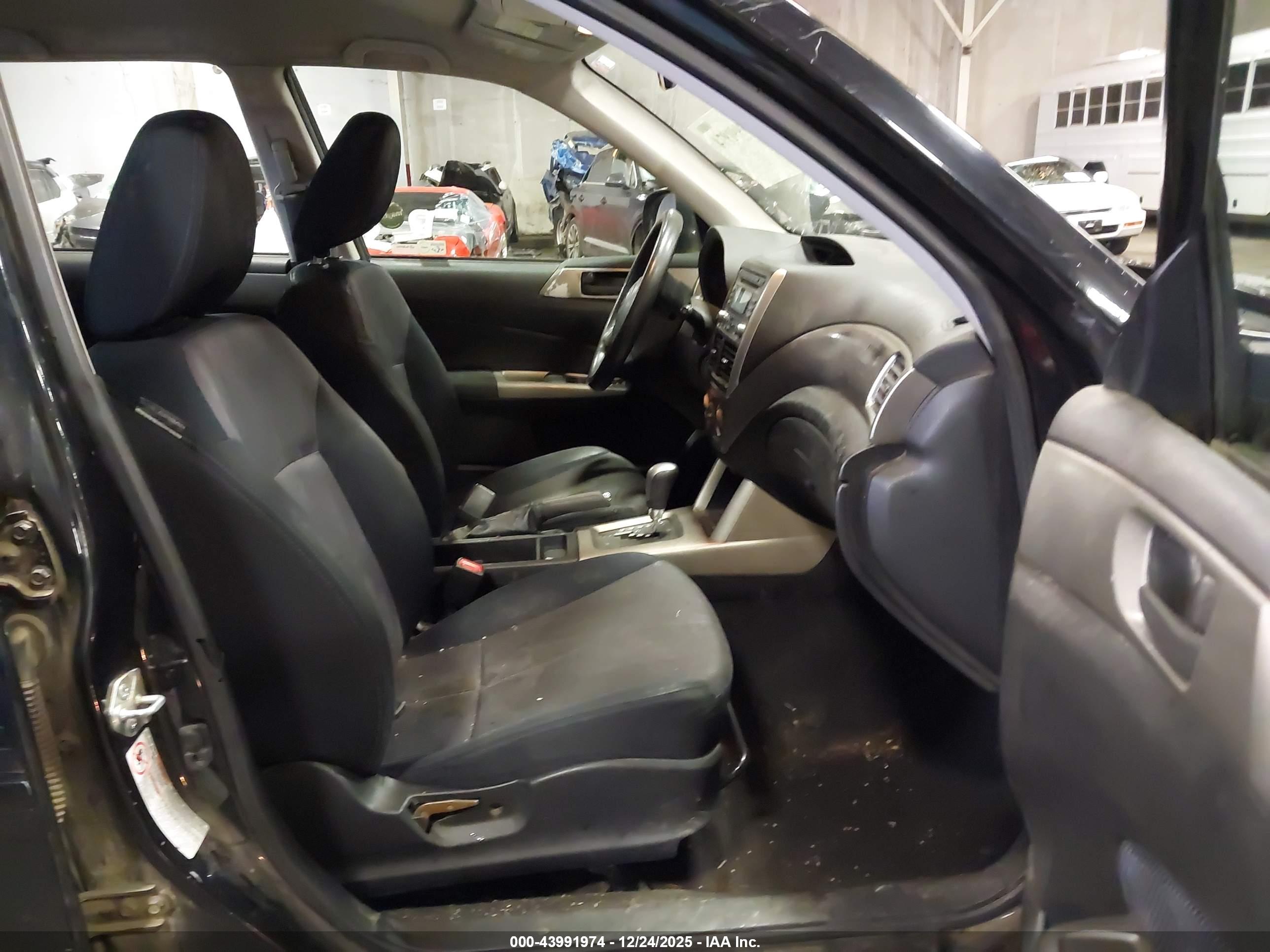 SUBARU FORESTER image 5