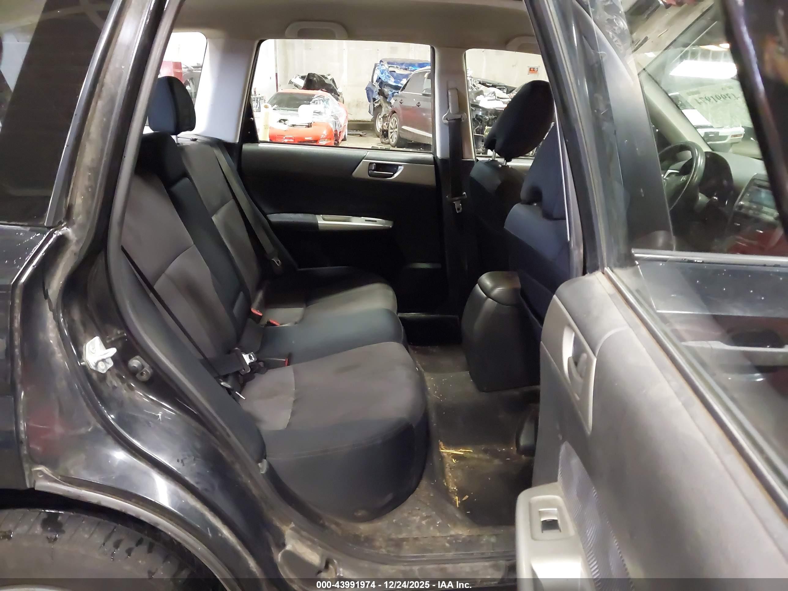 SUBARU FORESTER image 8