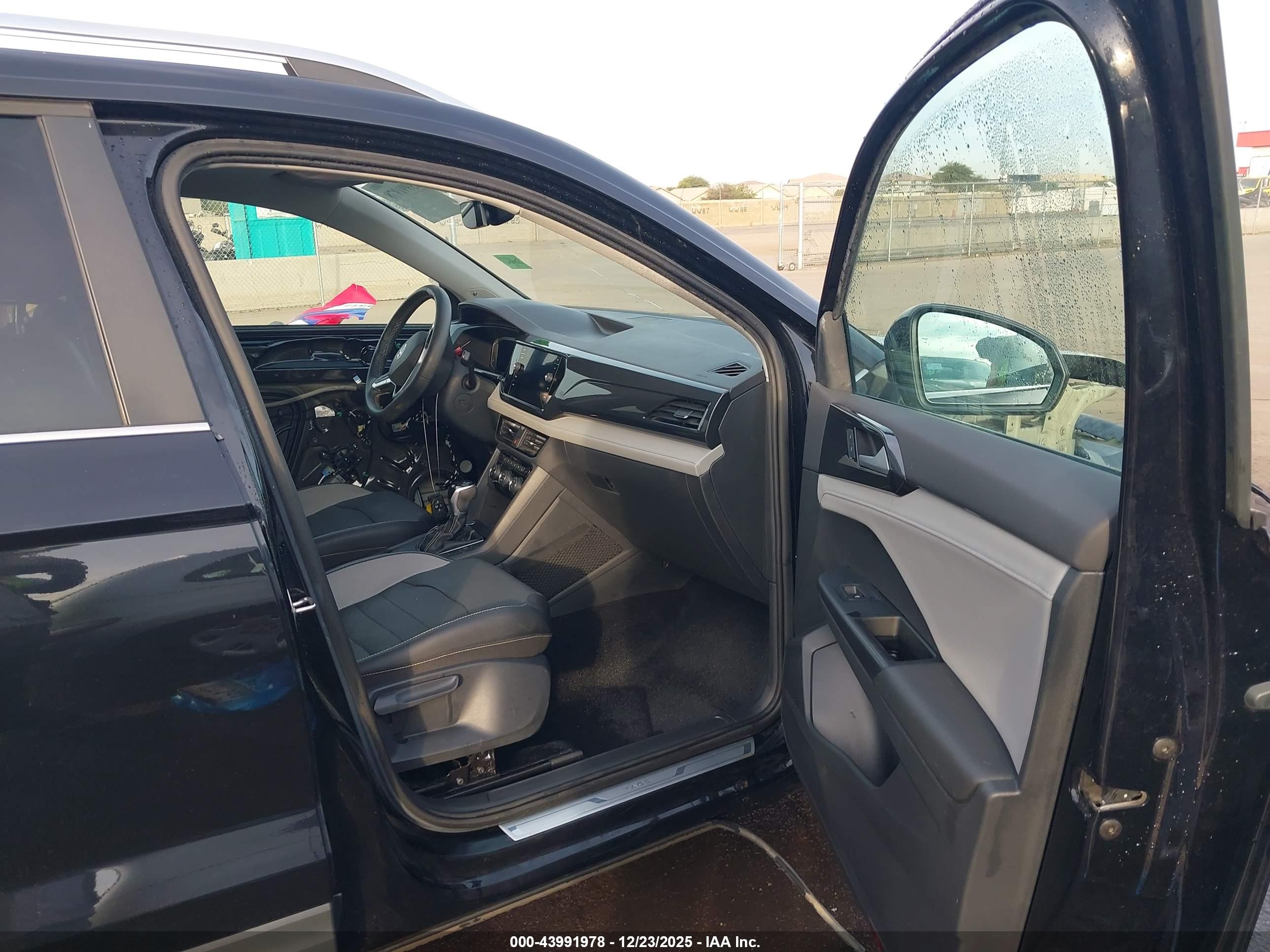 VOLKSWAGEN TAOS image 5