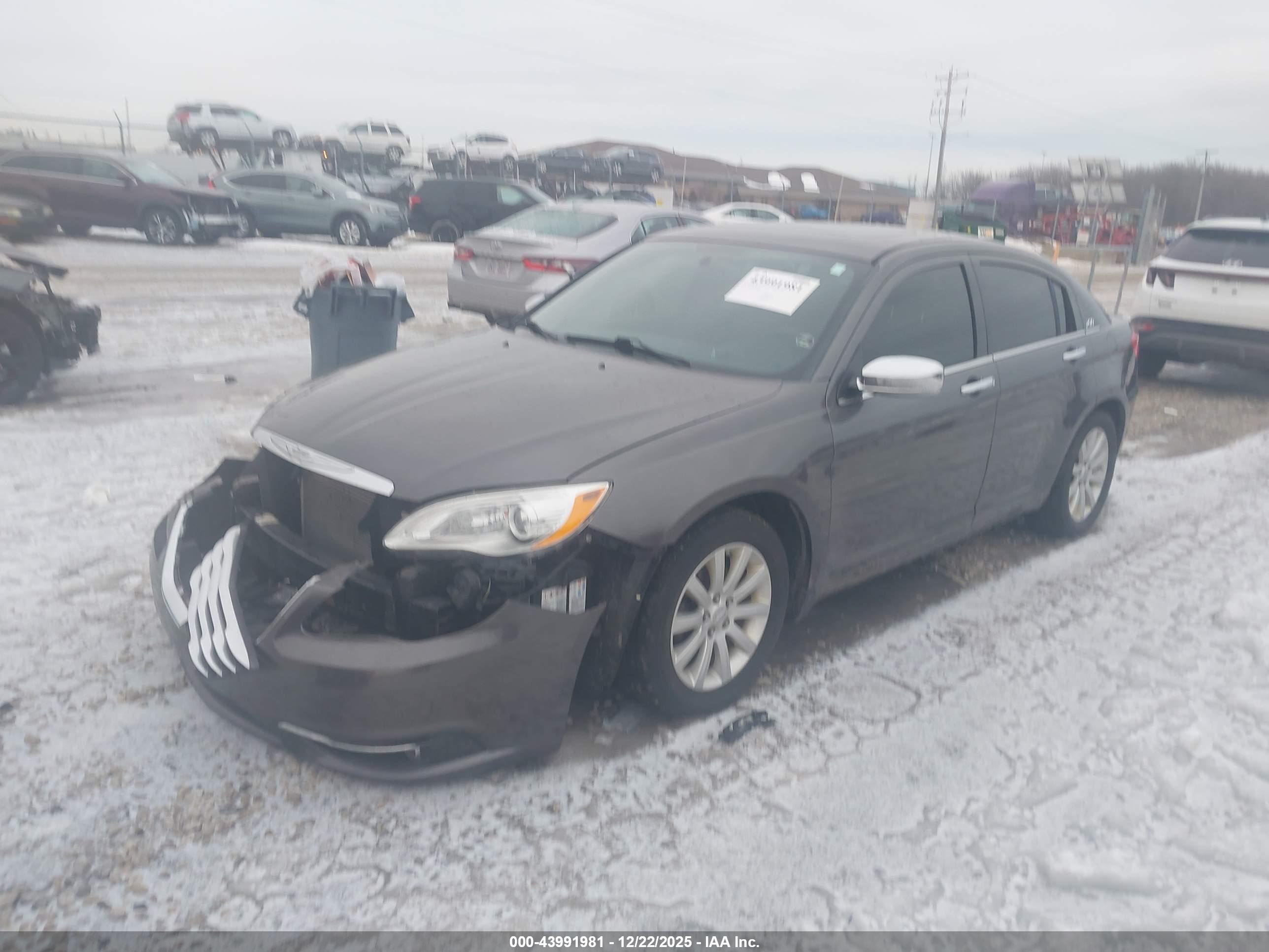 CHRYSLER 200 image 2