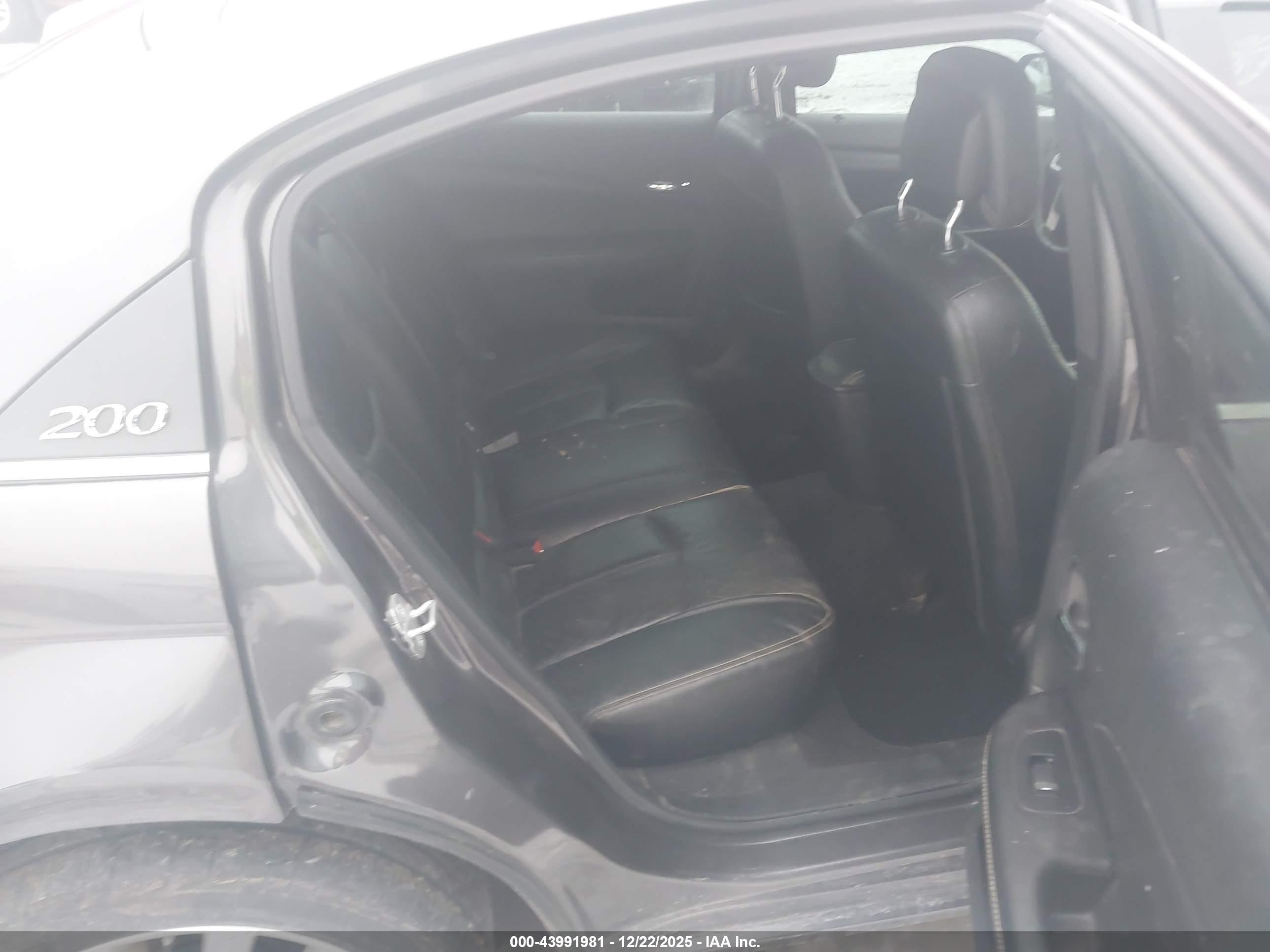 CHRYSLER 200 image 8