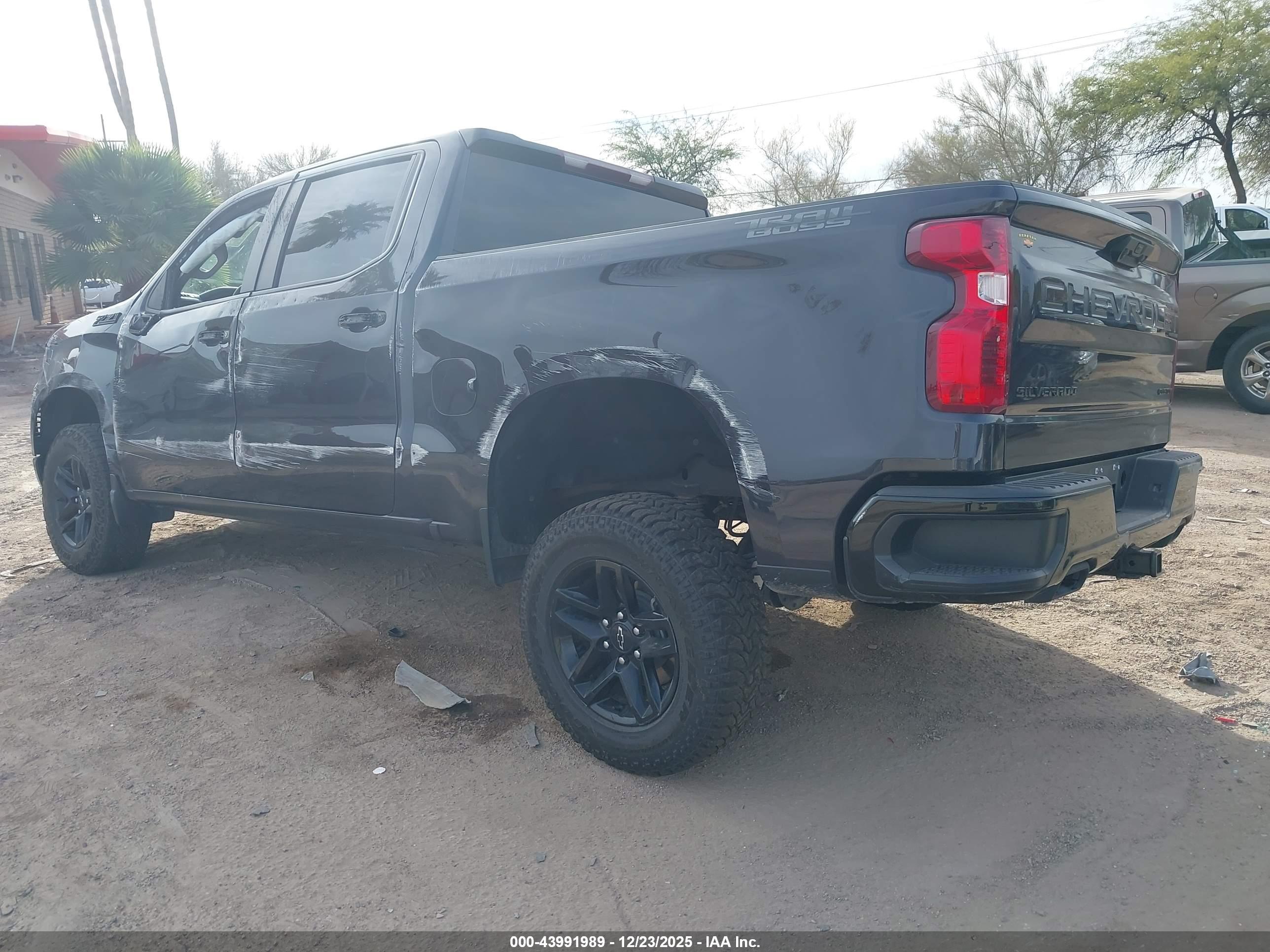 CHEVROLET SILVERADO image 3
