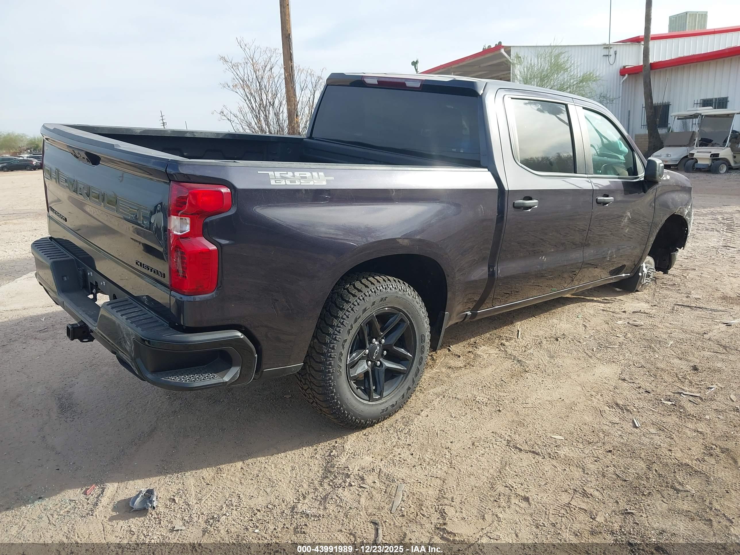 CHEVROLET SILVERADO image 4