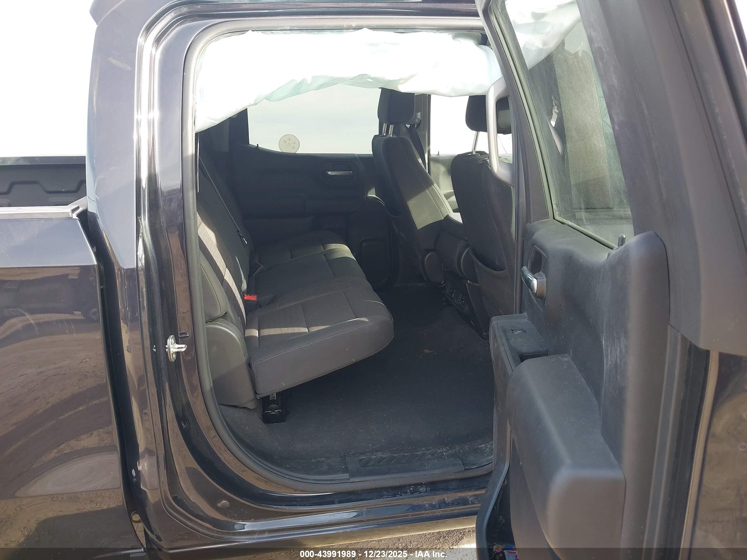CHEVROLET SILVERADO image 8