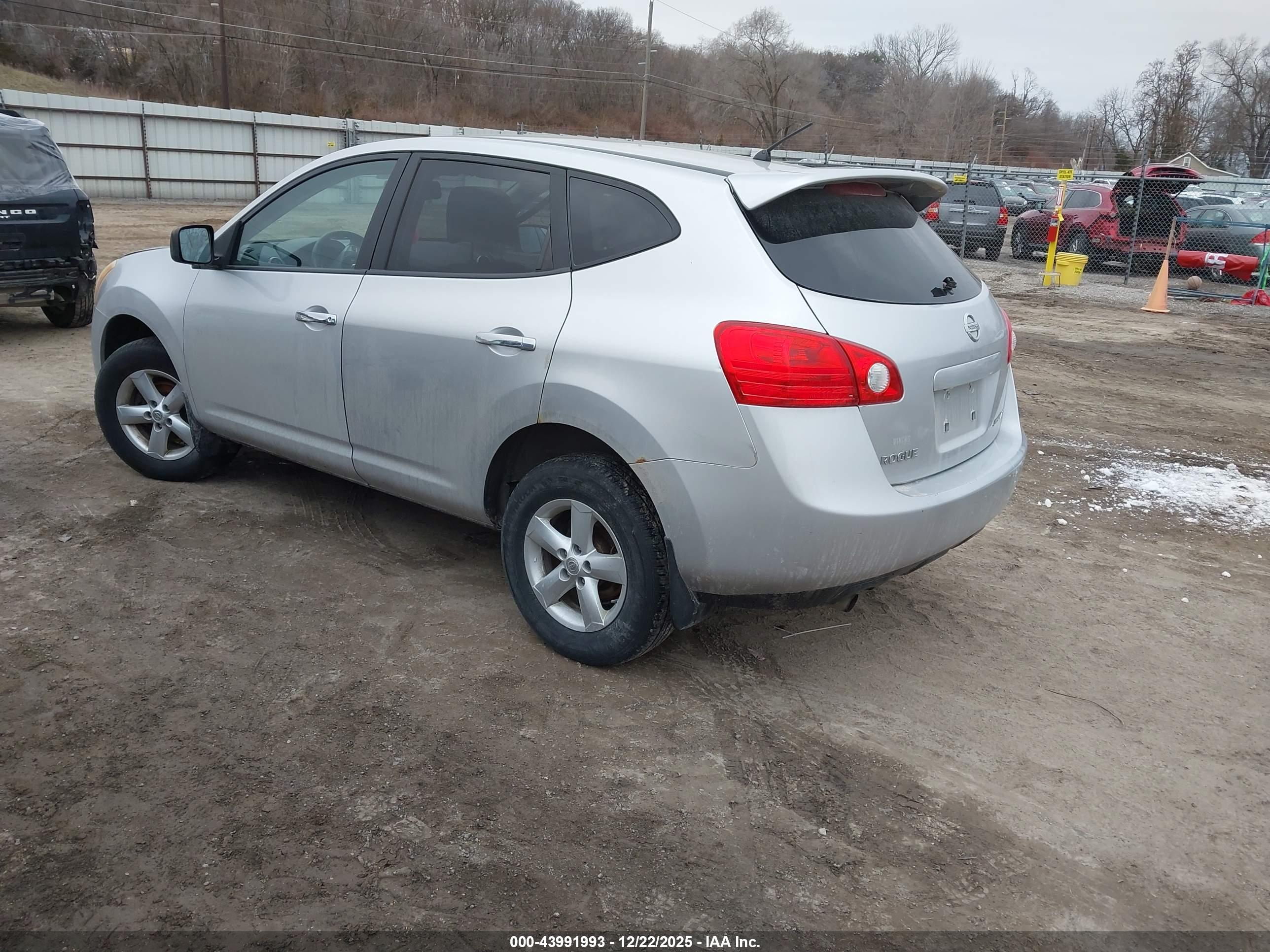 NISSAN ROGUE image 3