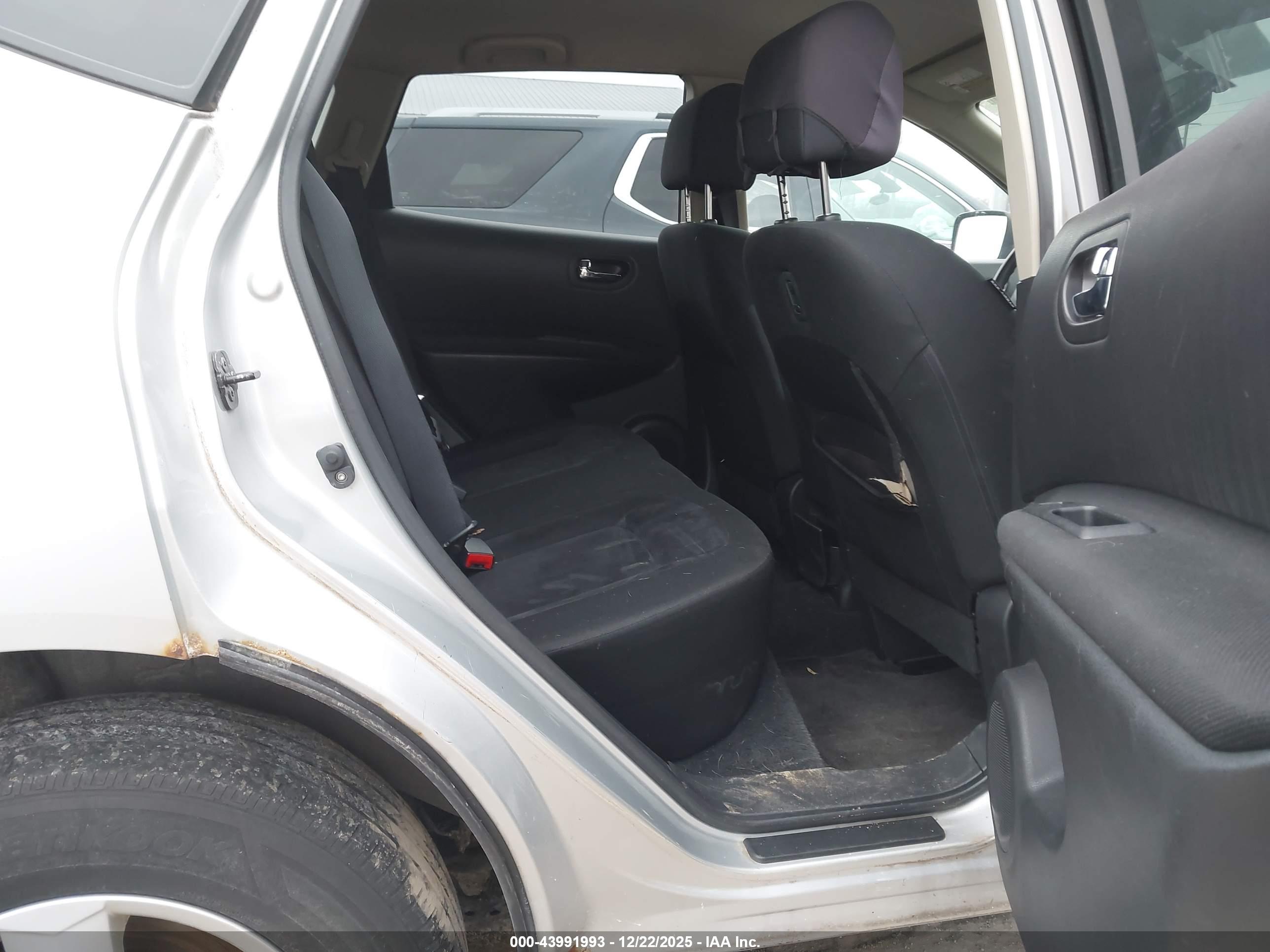 NISSAN ROGUE image 8