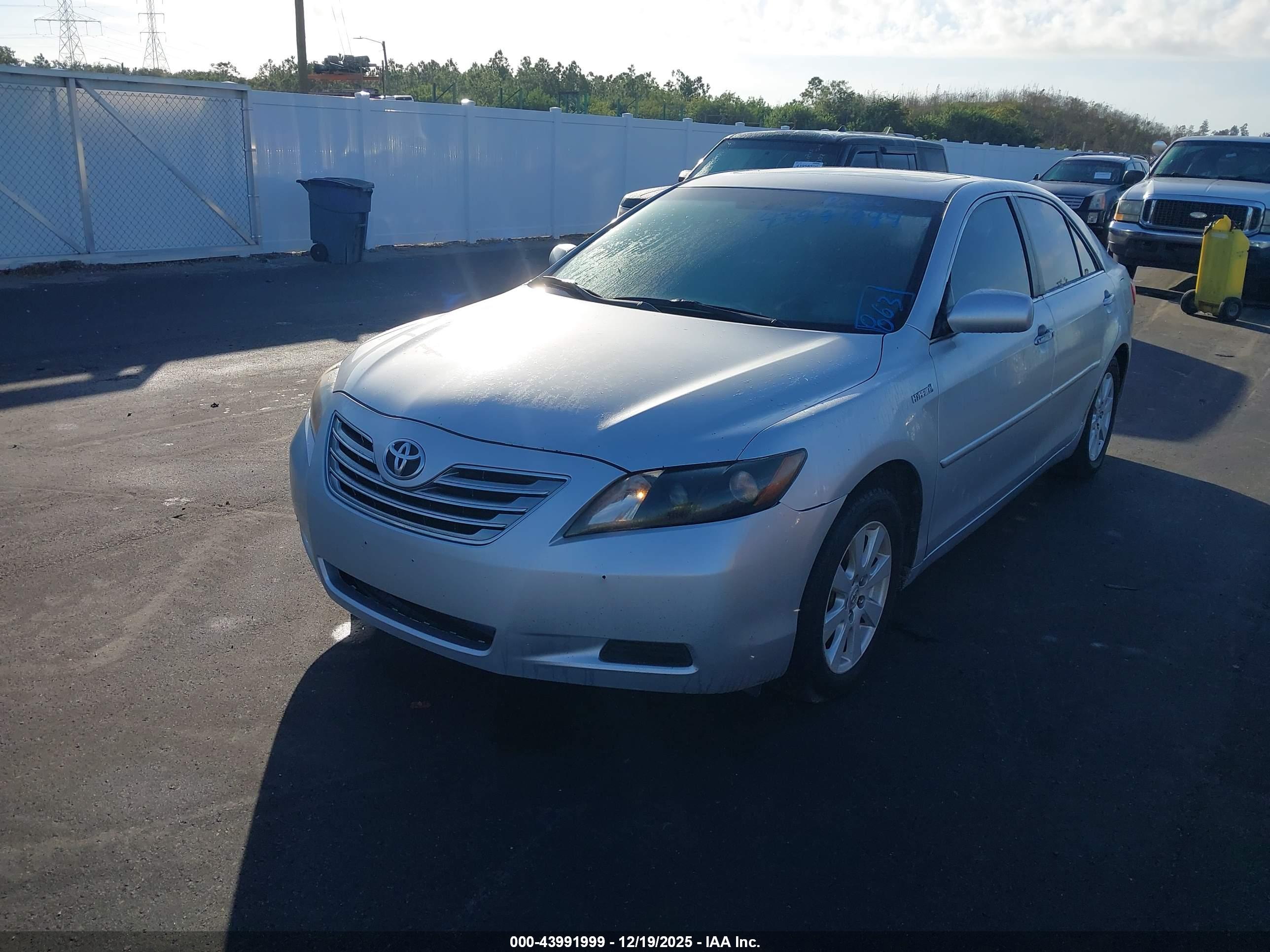 TOYOTA CAMRY image 2