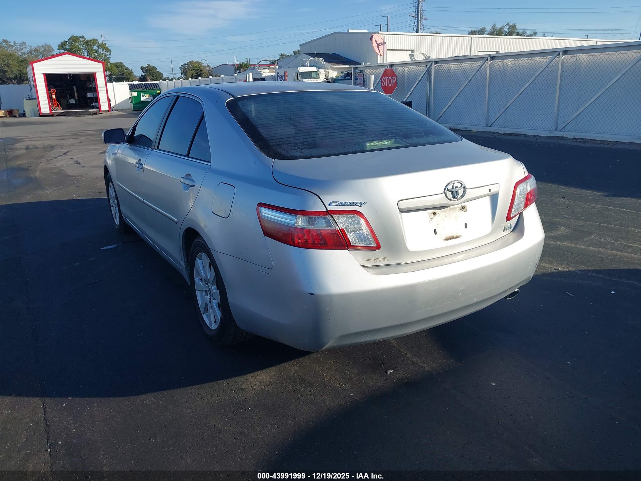 TOYOTA CAMRY image 3