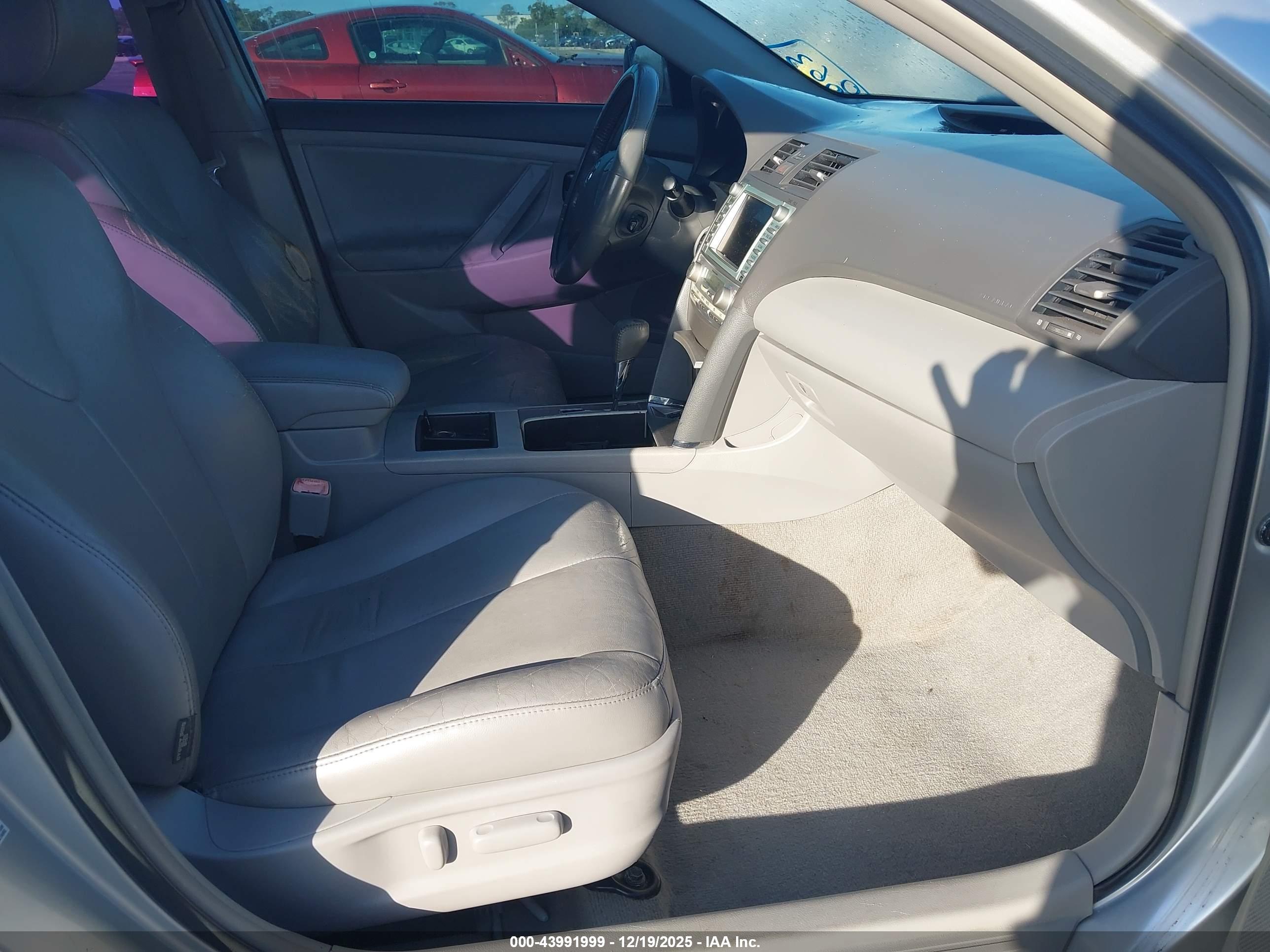 TOYOTA CAMRY image 5