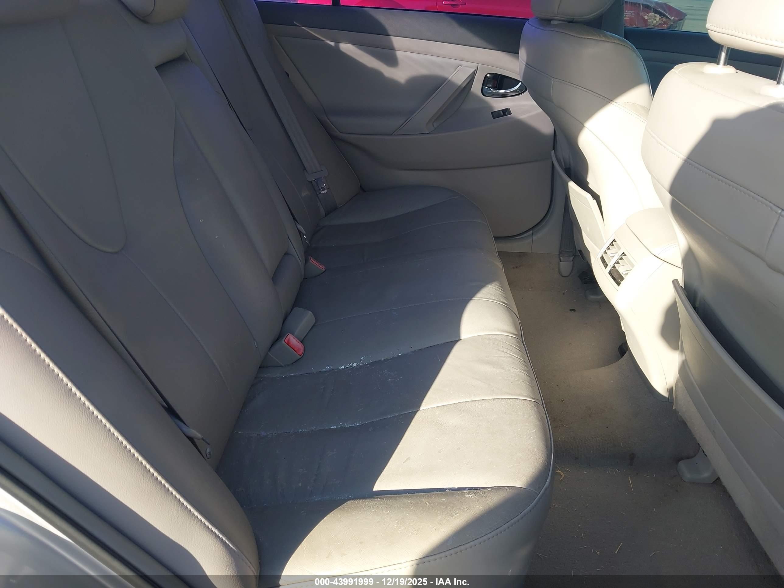 TOYOTA CAMRY image 8