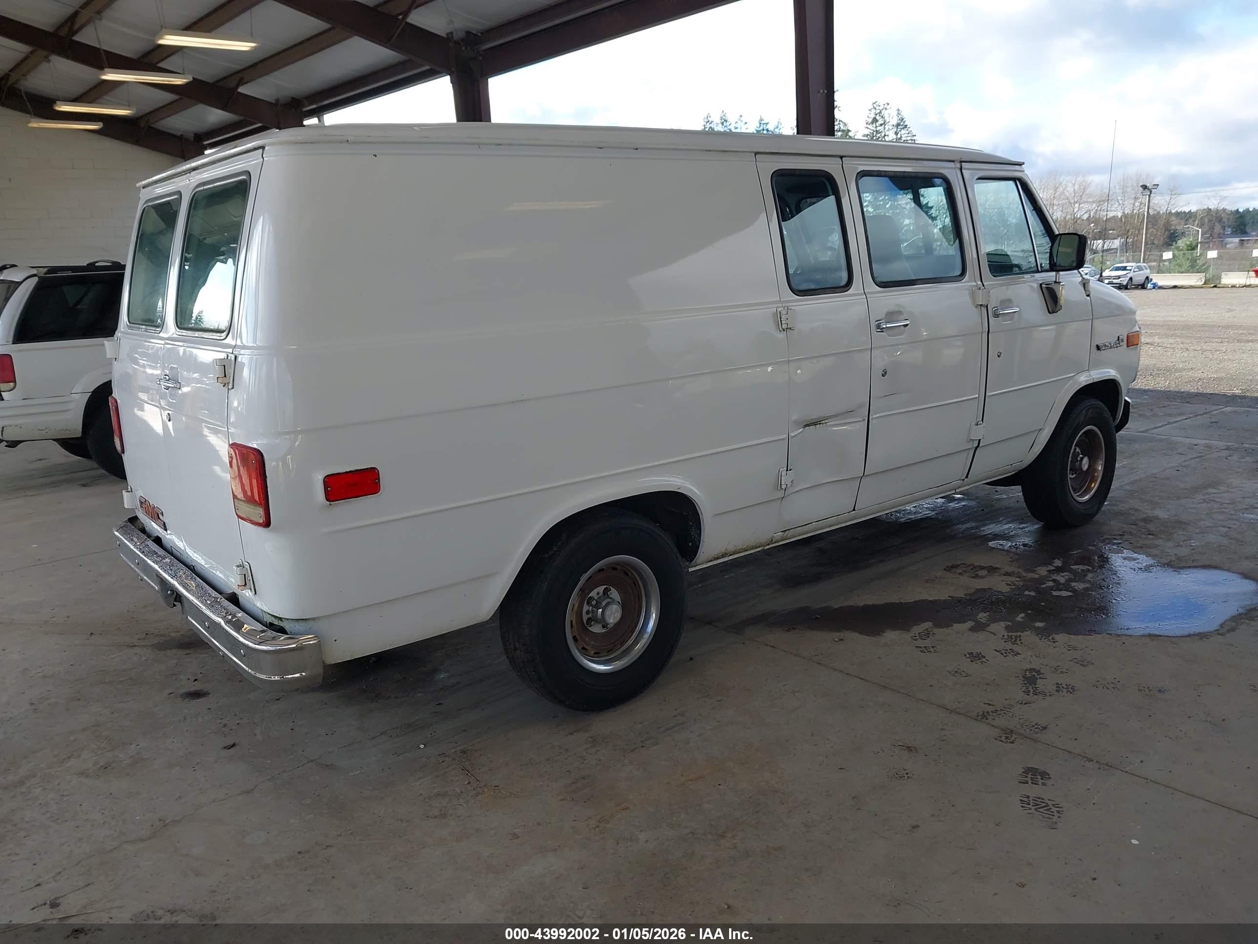 GMC VANDURA image 4