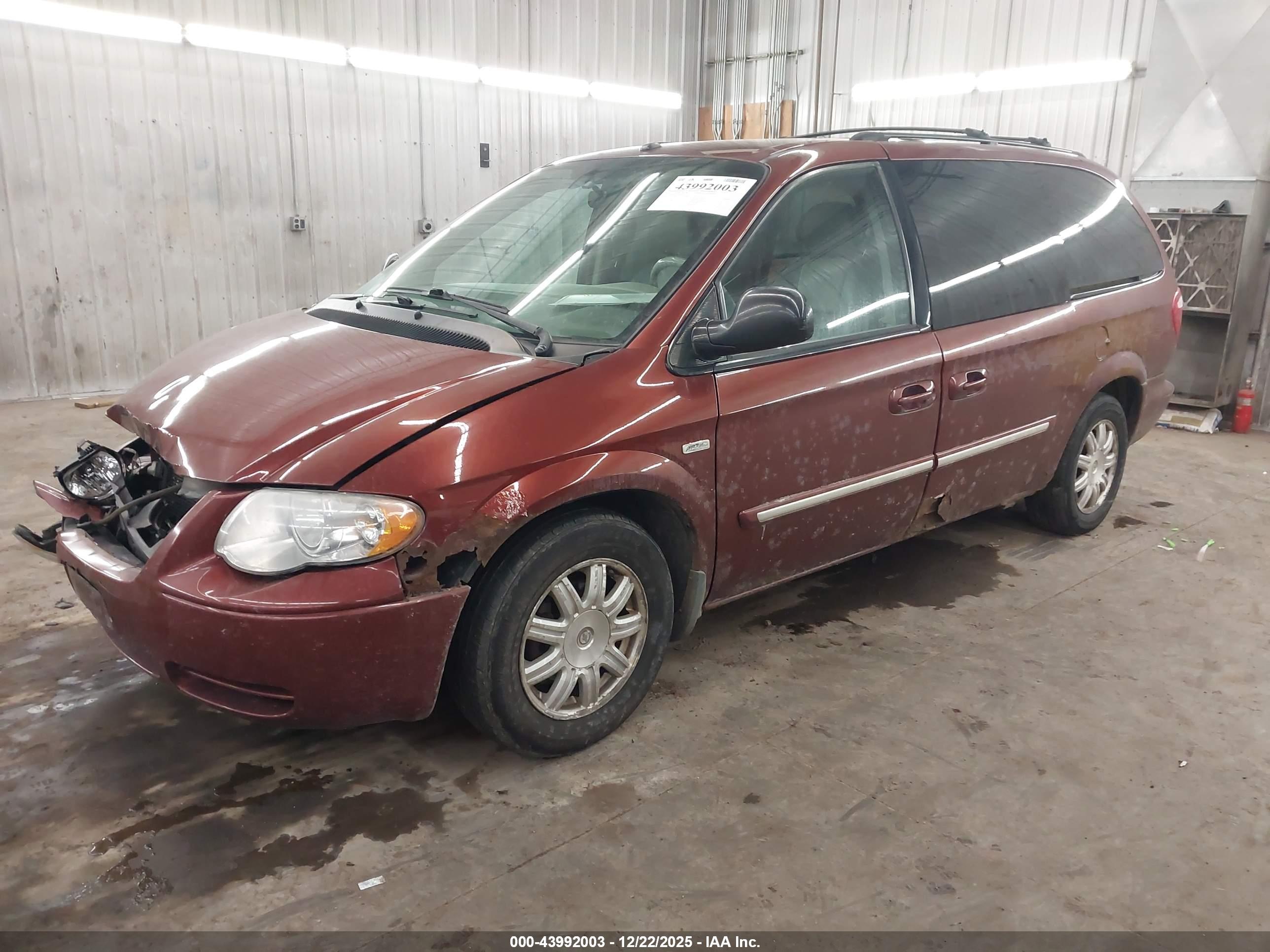 CHRYSLER TOWN image 2