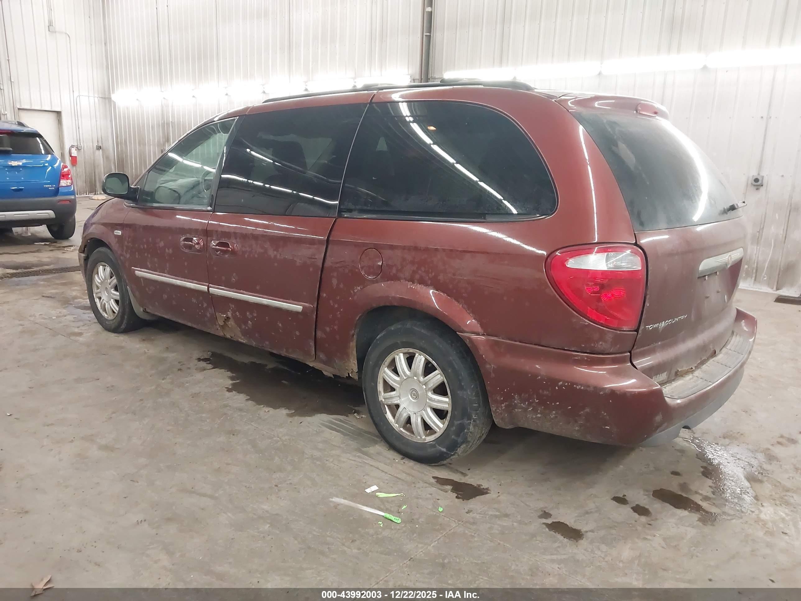 CHRYSLER TOWN image 3