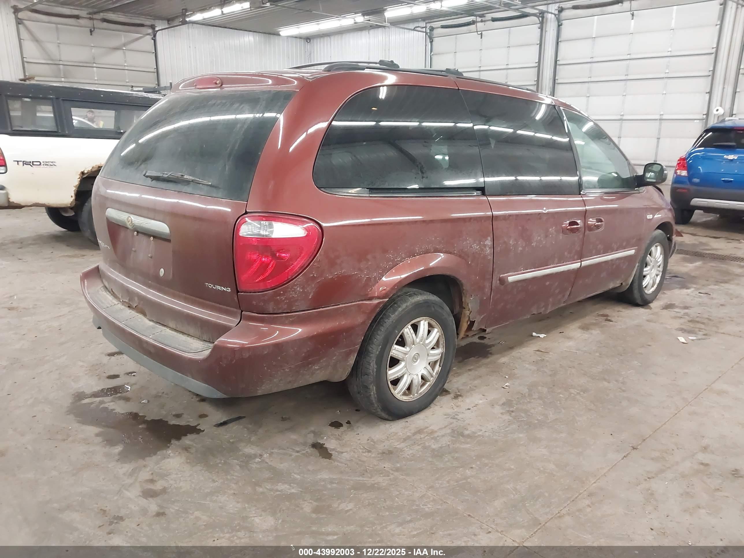 CHRYSLER TOWN image 4