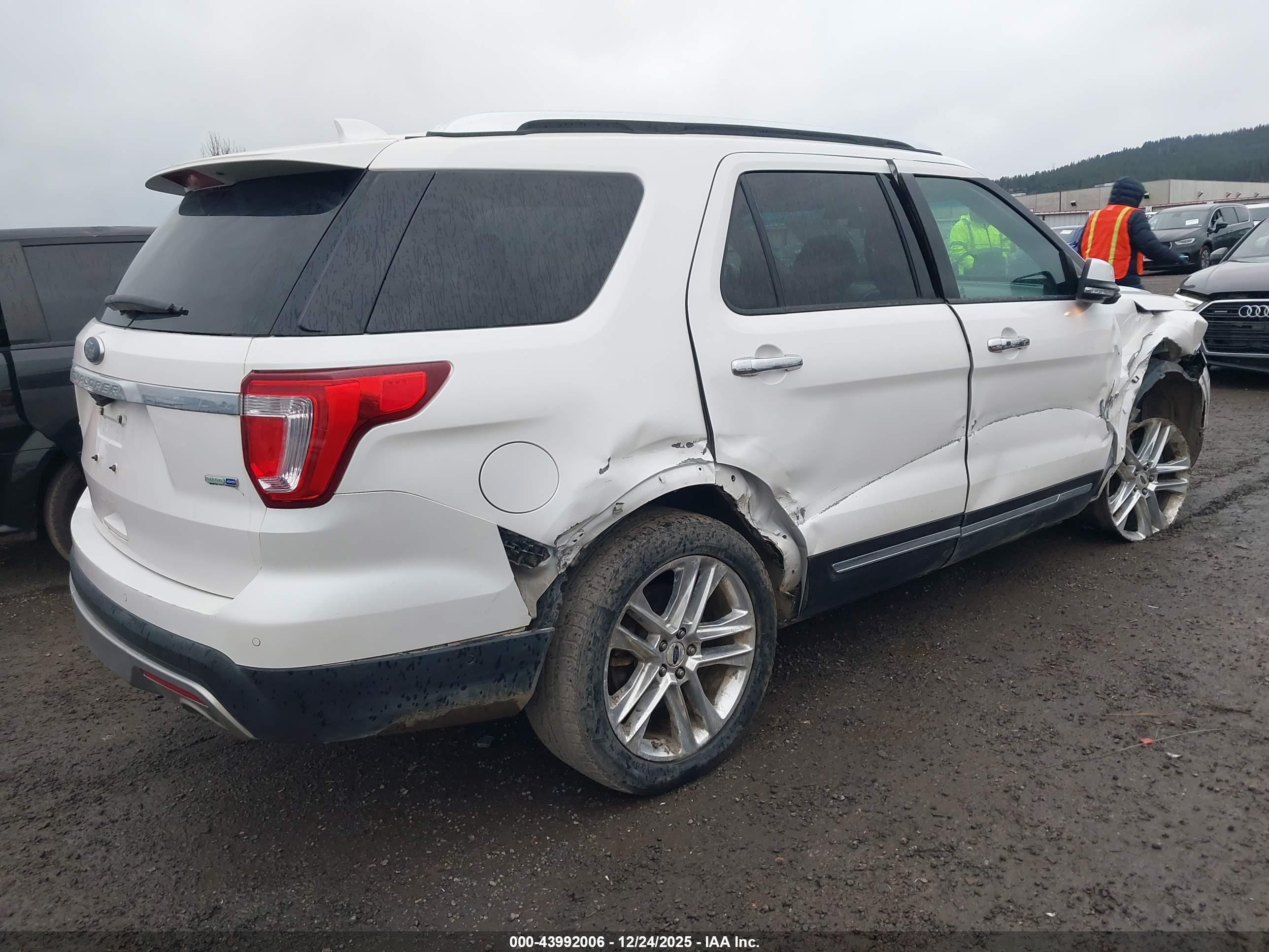 FORD EXPLORER image 4