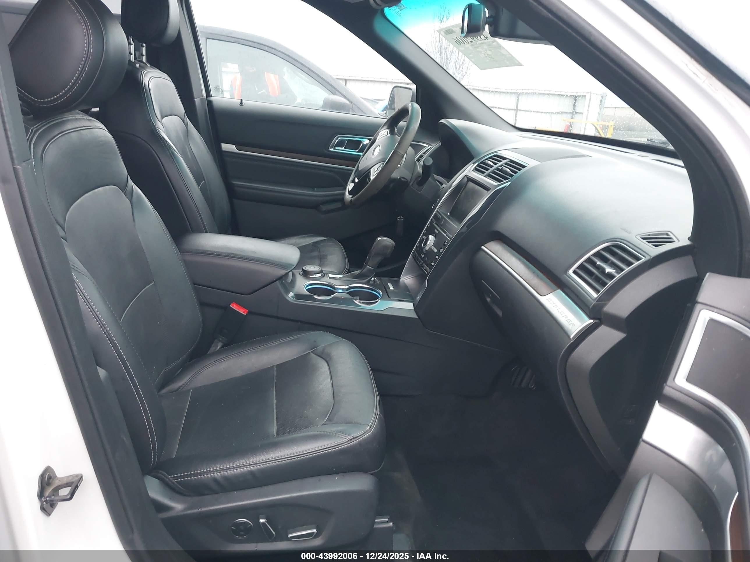 FORD EXPLORER image 5