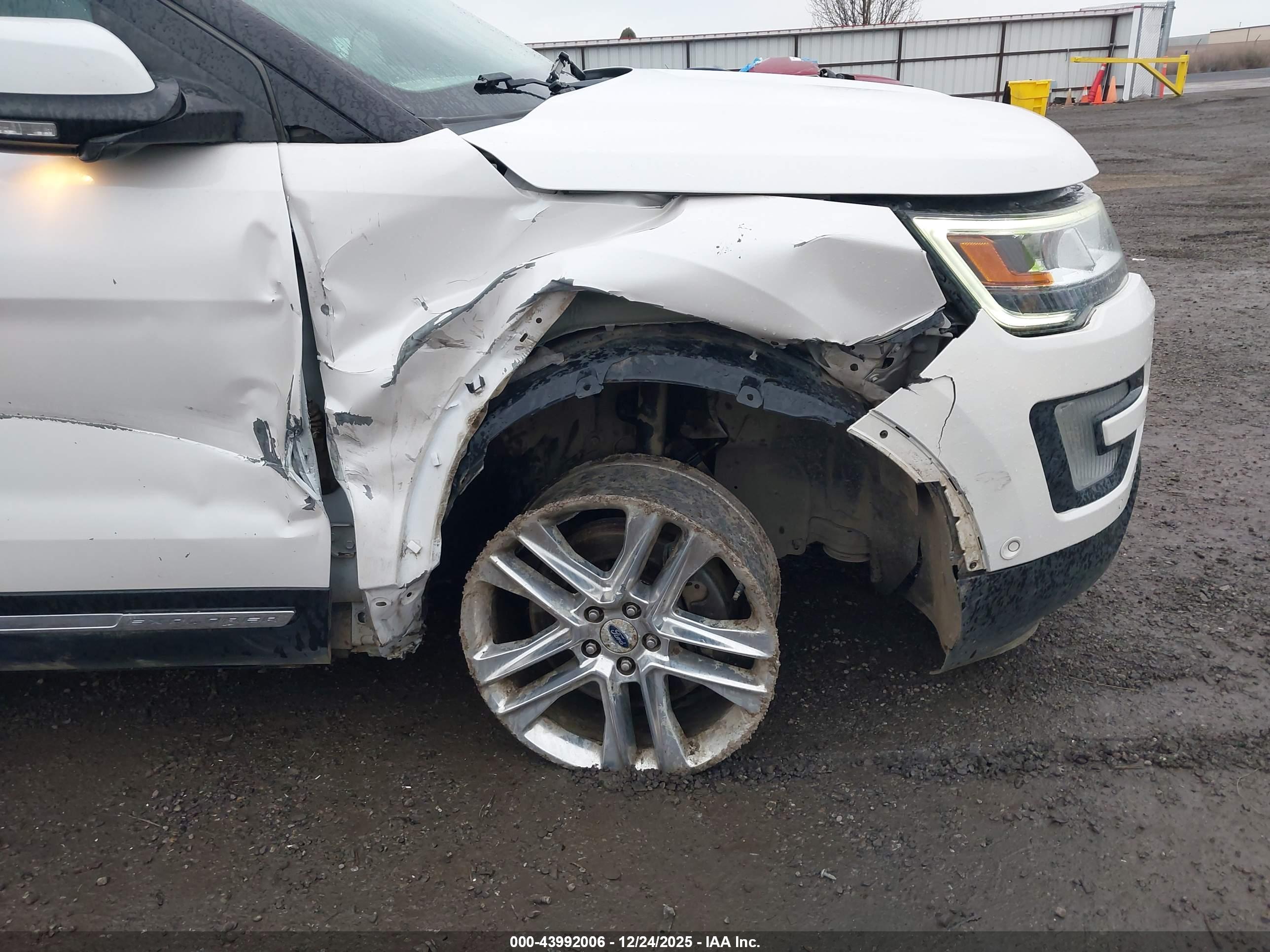 FORD EXPLORER image 6