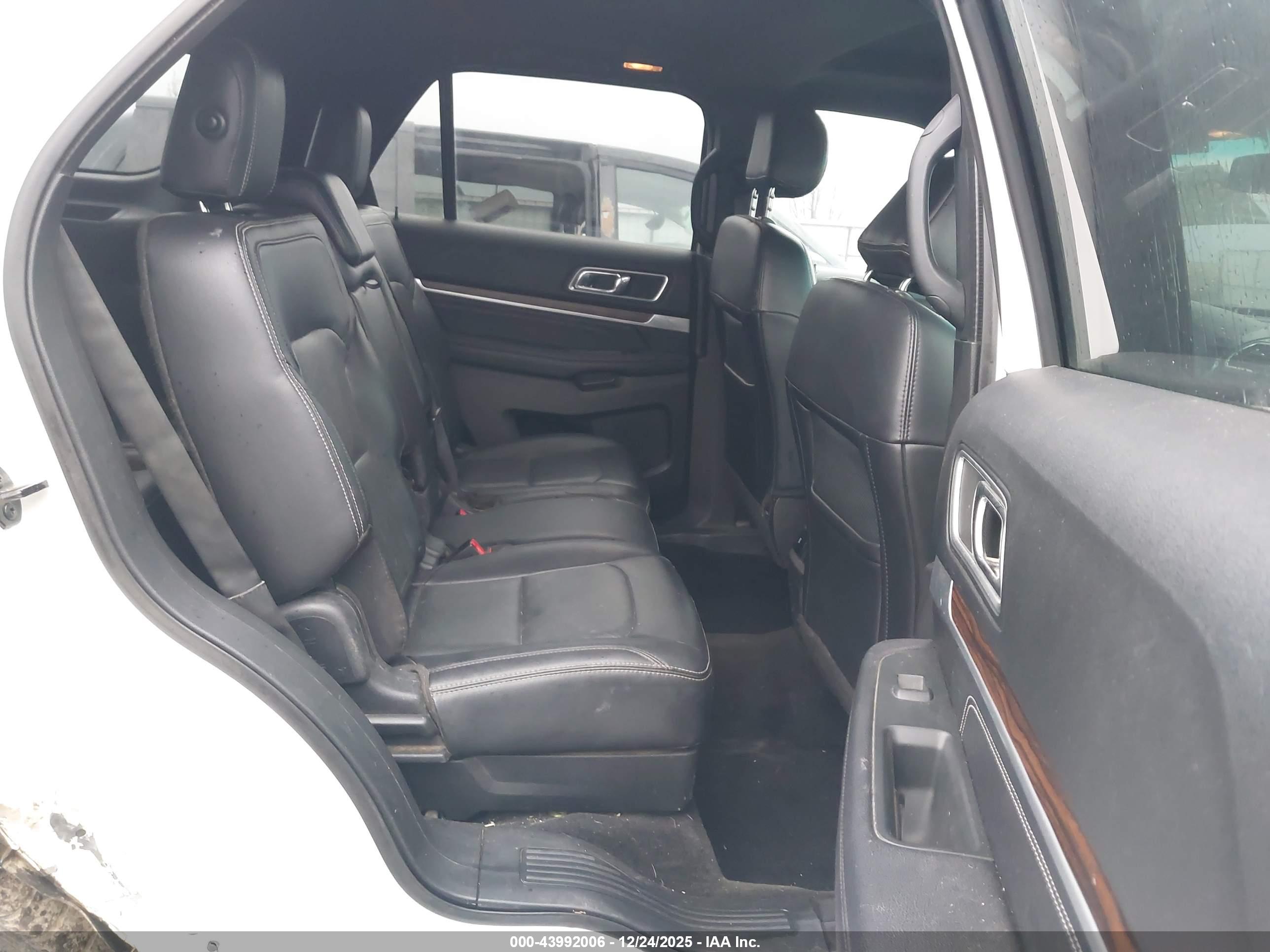 FORD EXPLORER image 8