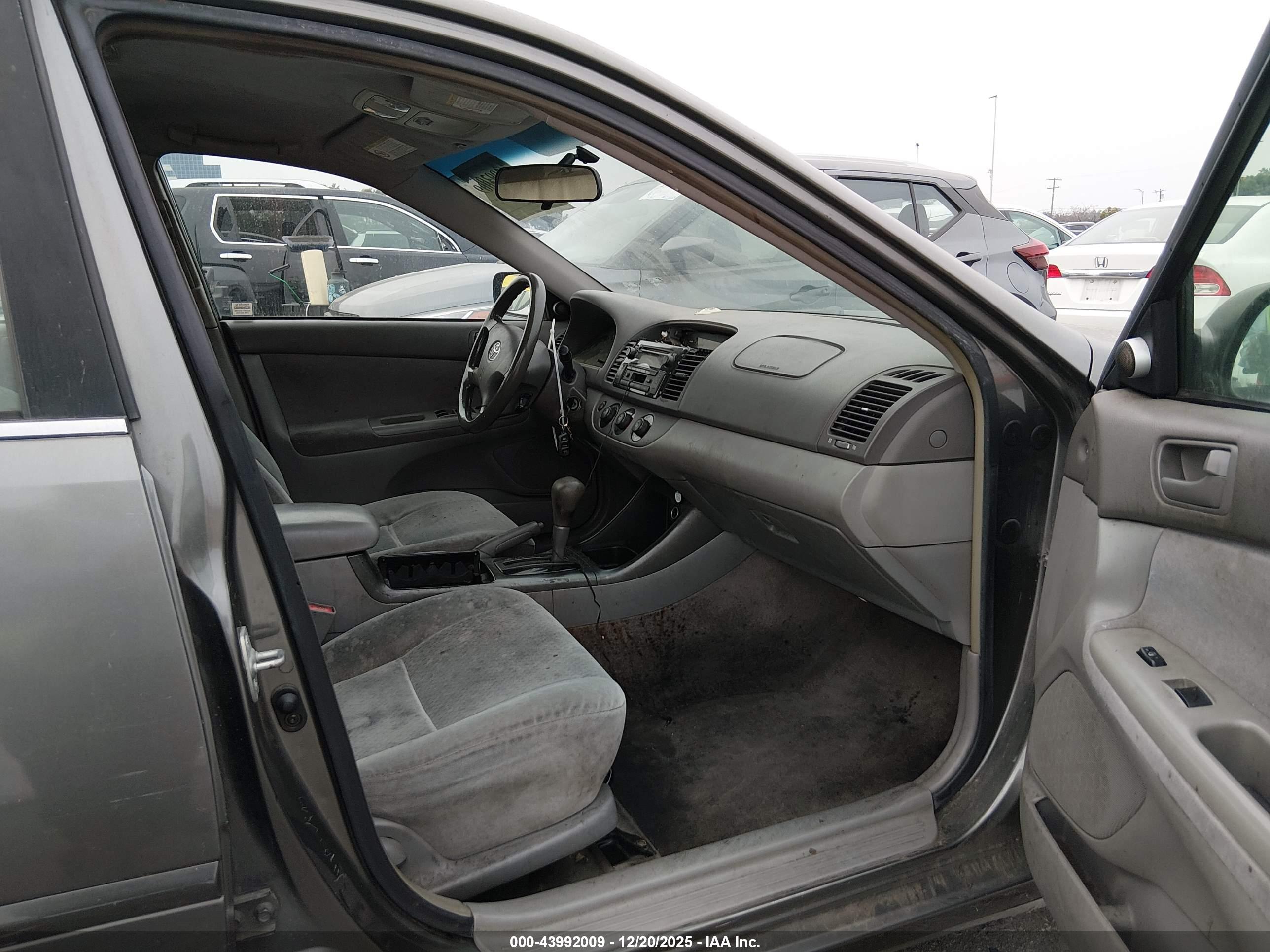 TOYOTA CAMRY image 5