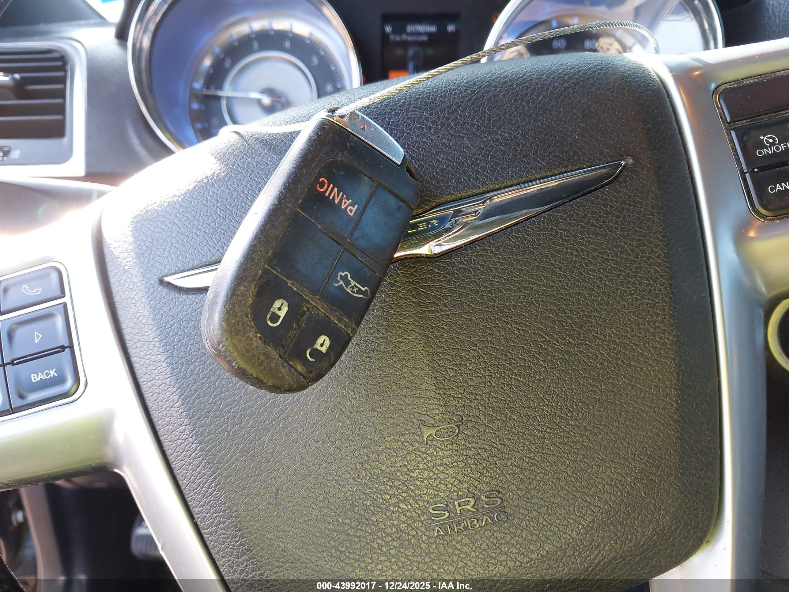 CHRYSLER 300 image 11