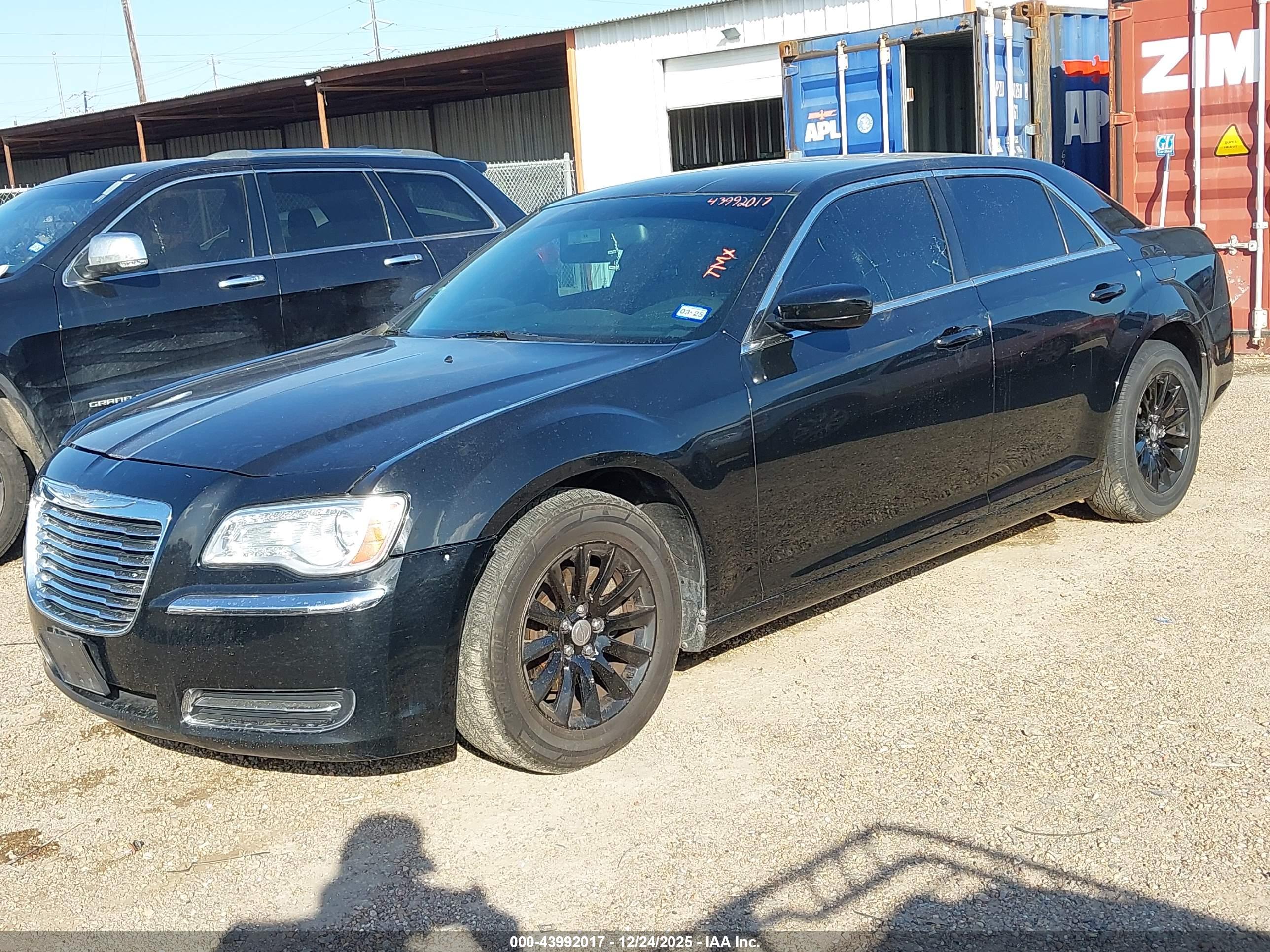 CHRYSLER 300 image 2