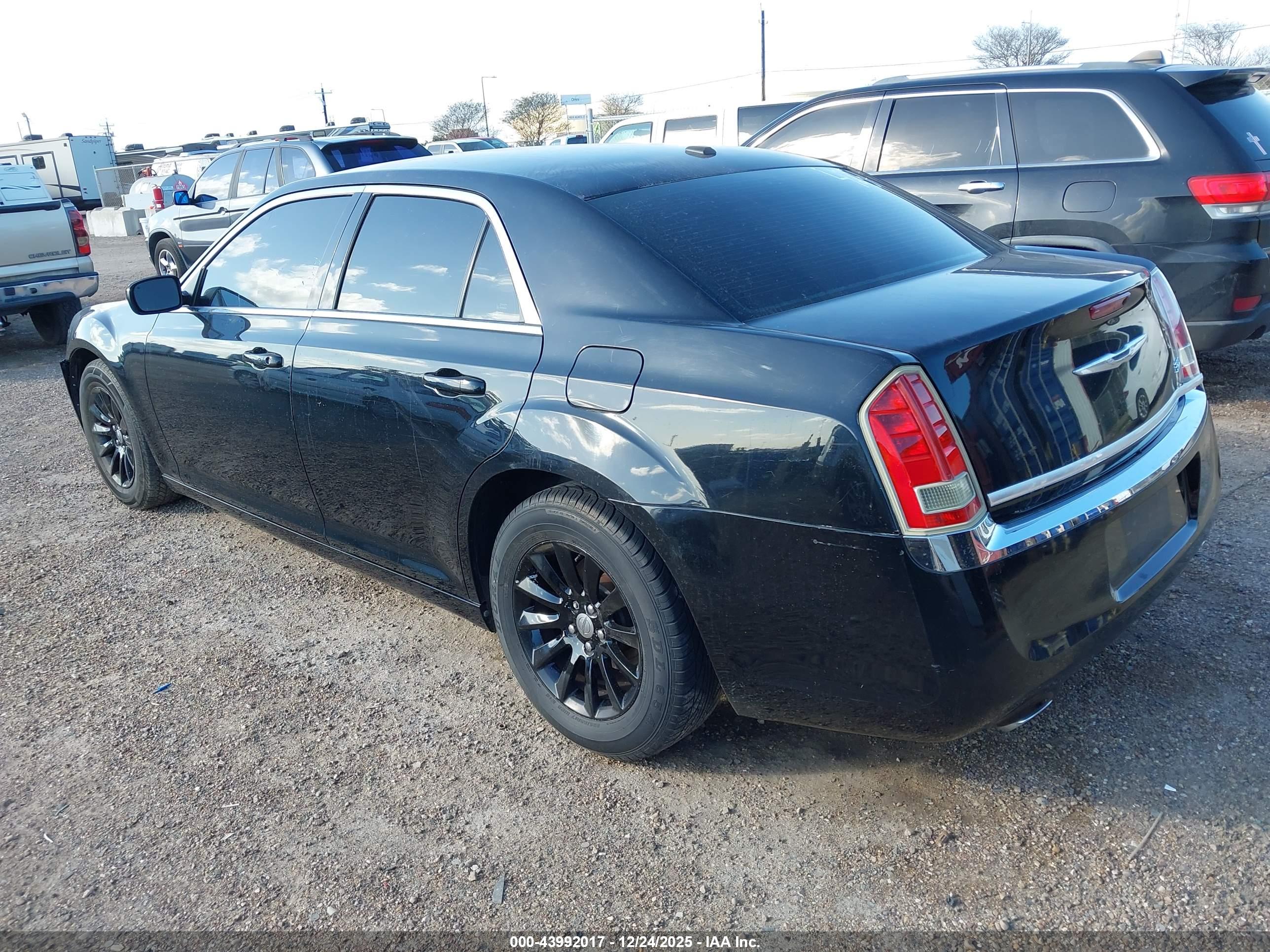 CHRYSLER 300 image 3