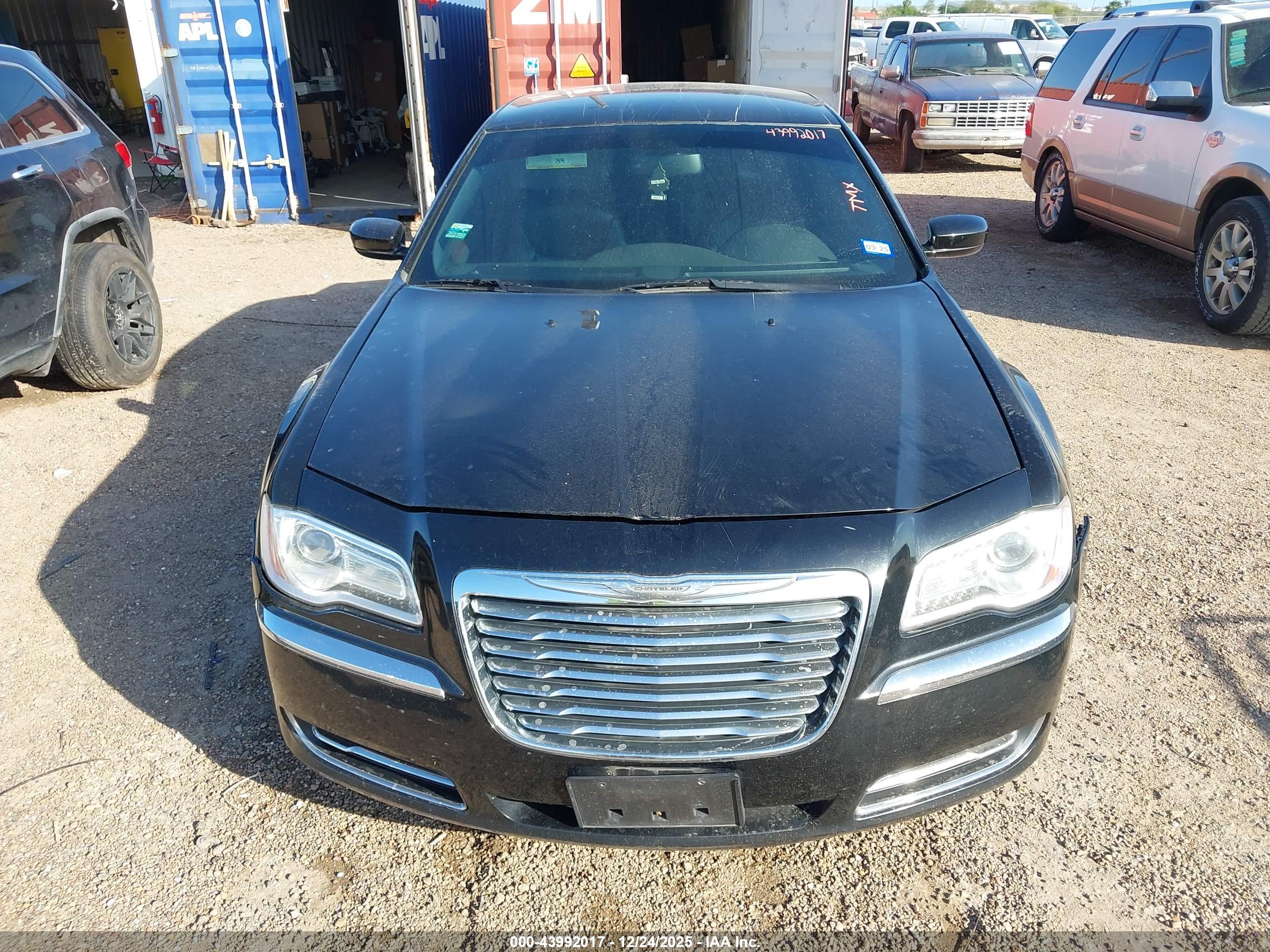 CHRYSLER 300 image 6
