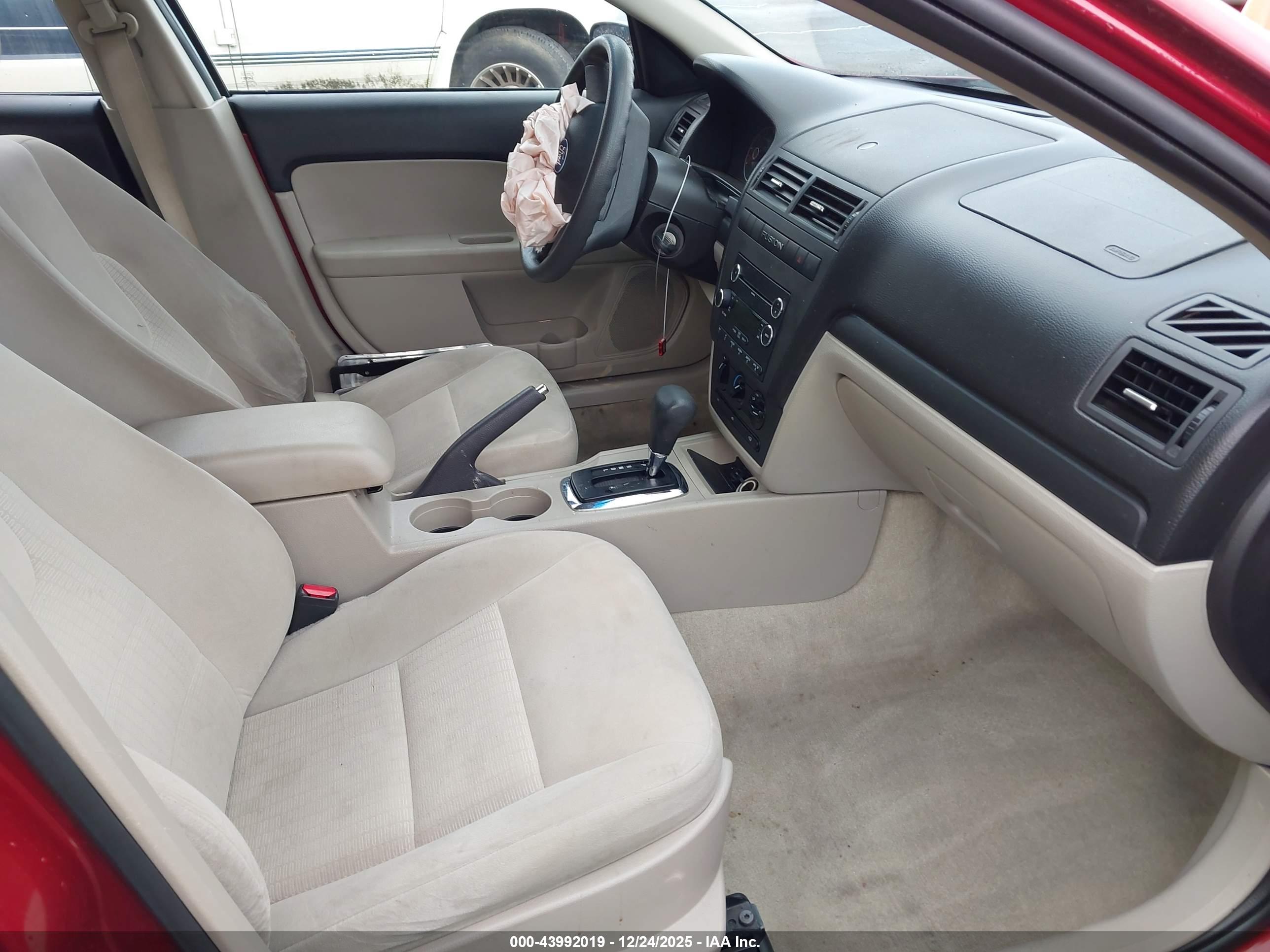 FORD FUSION image 5