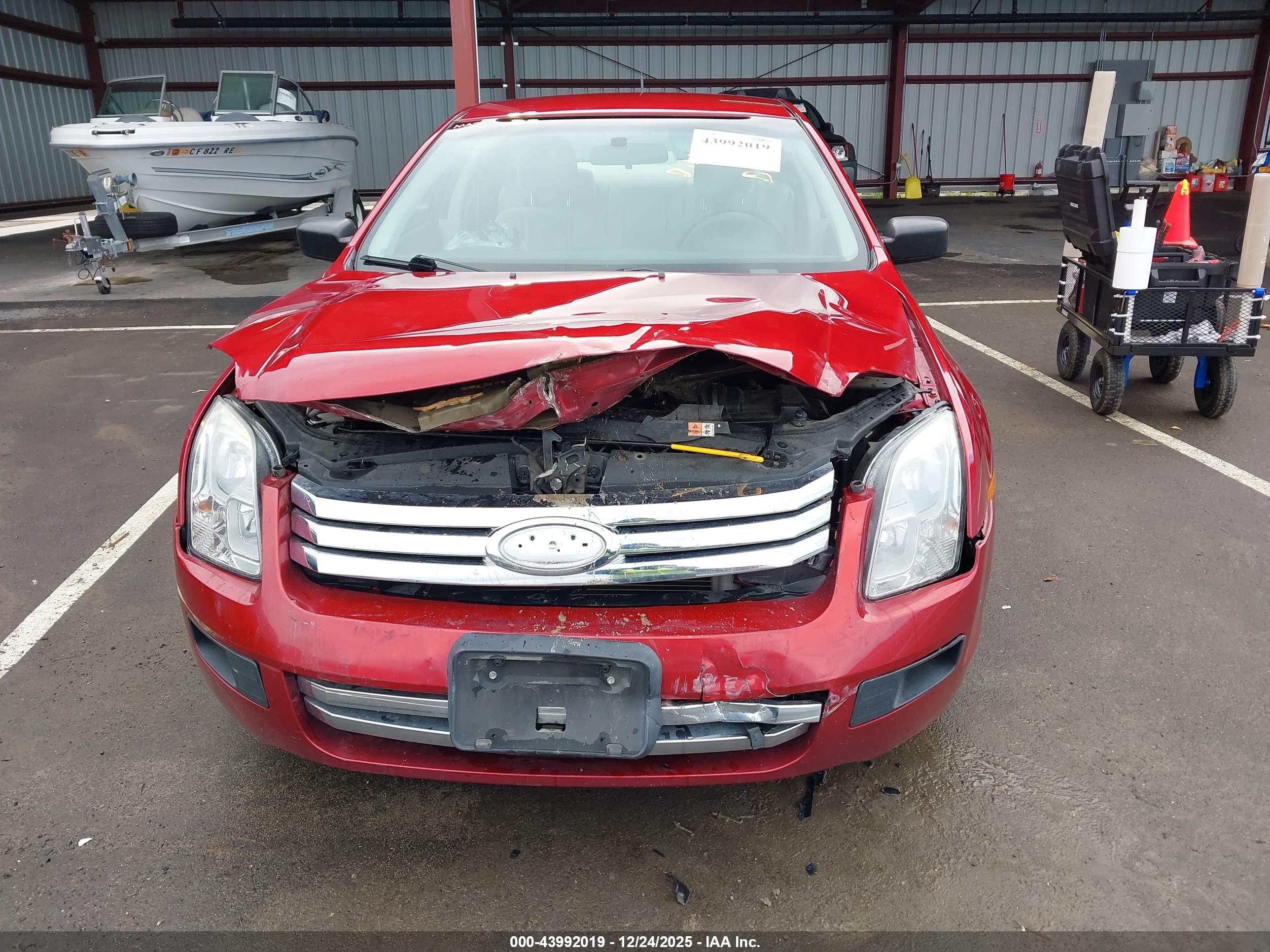 FORD FUSION image 6