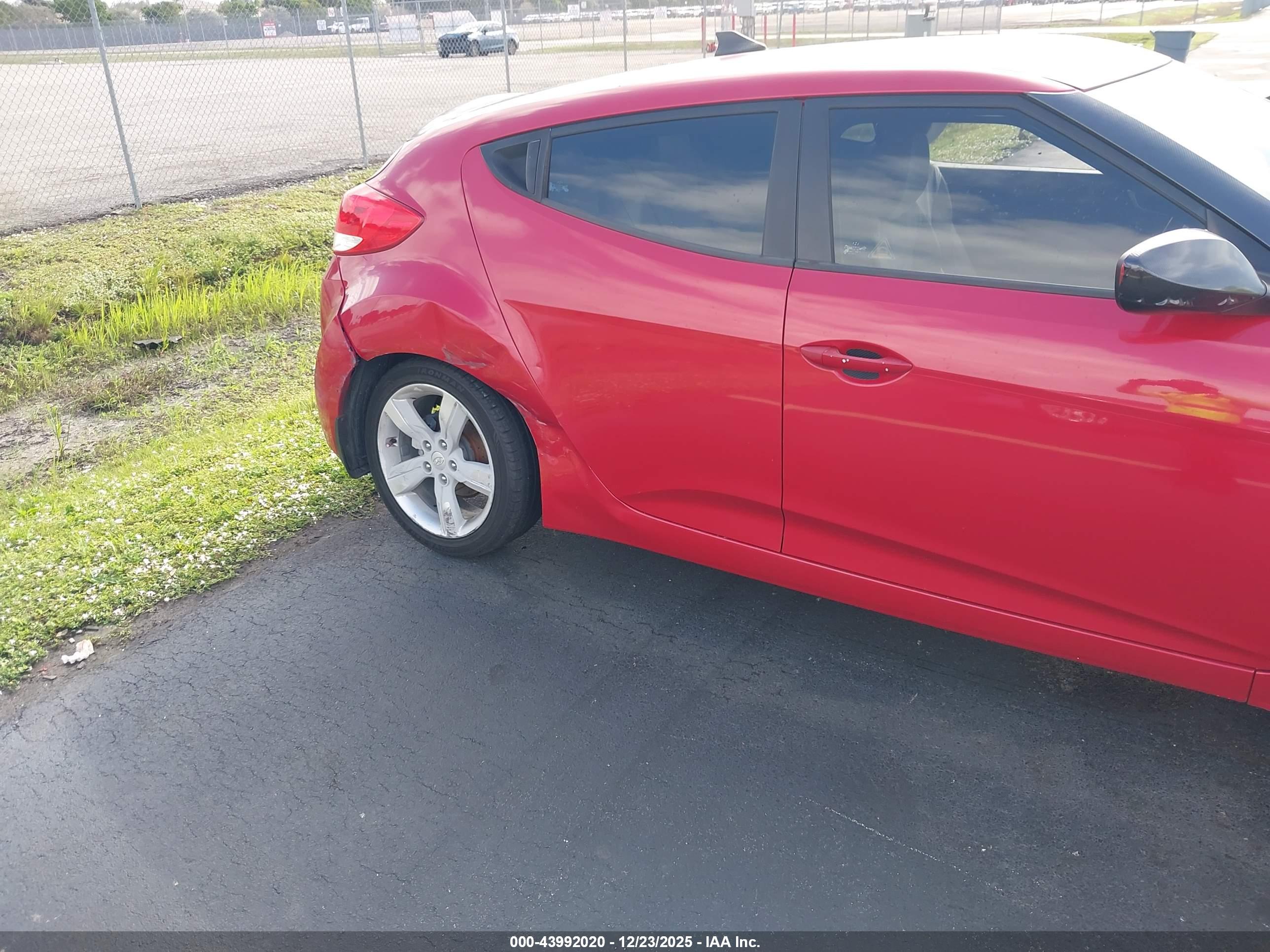 HYUNDAI VELOSTER image 6