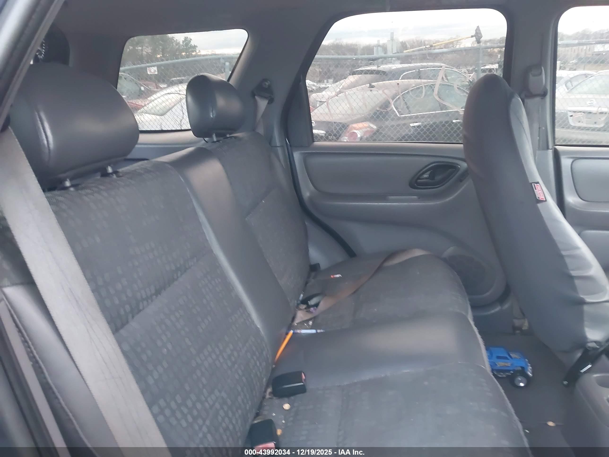 FORD ESCAPE image 8