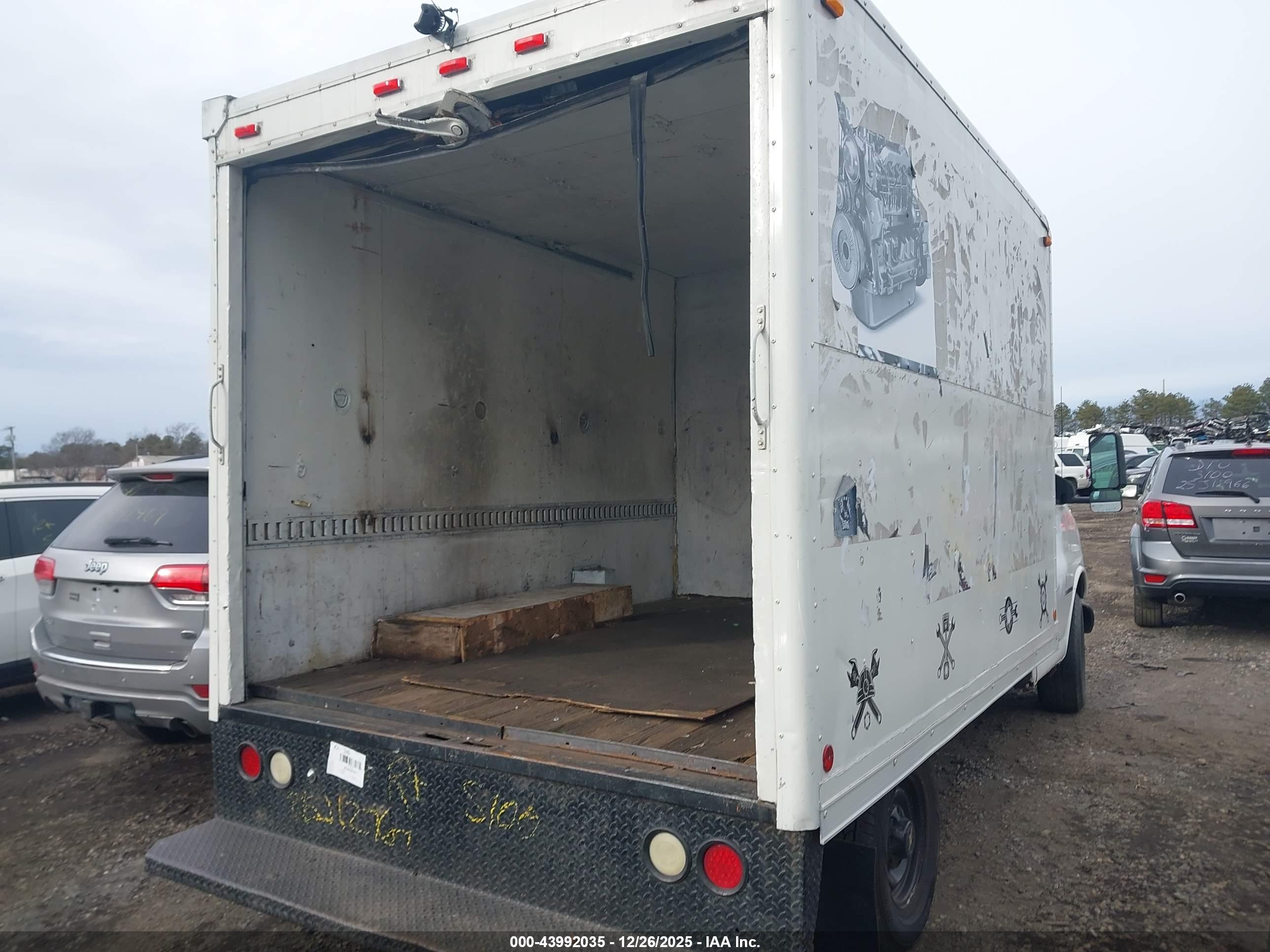 CHEVROLET EXPRESS image 4