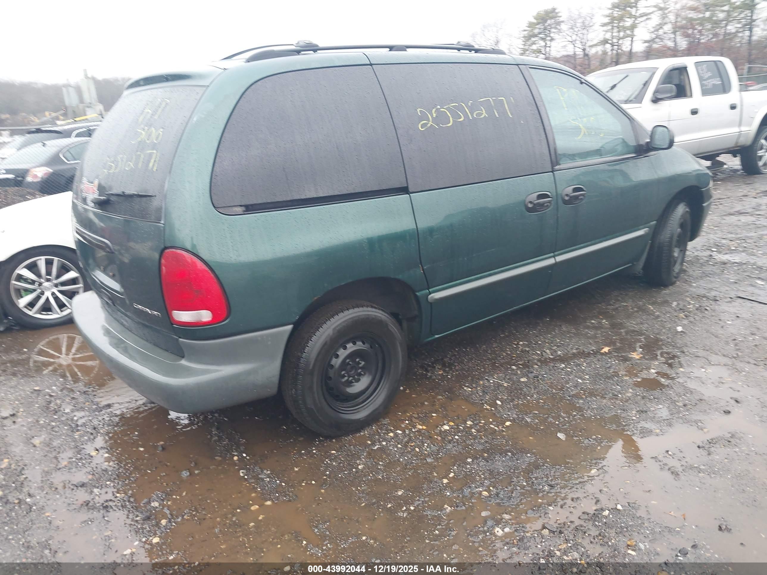 DODGE CARAVAN image 4