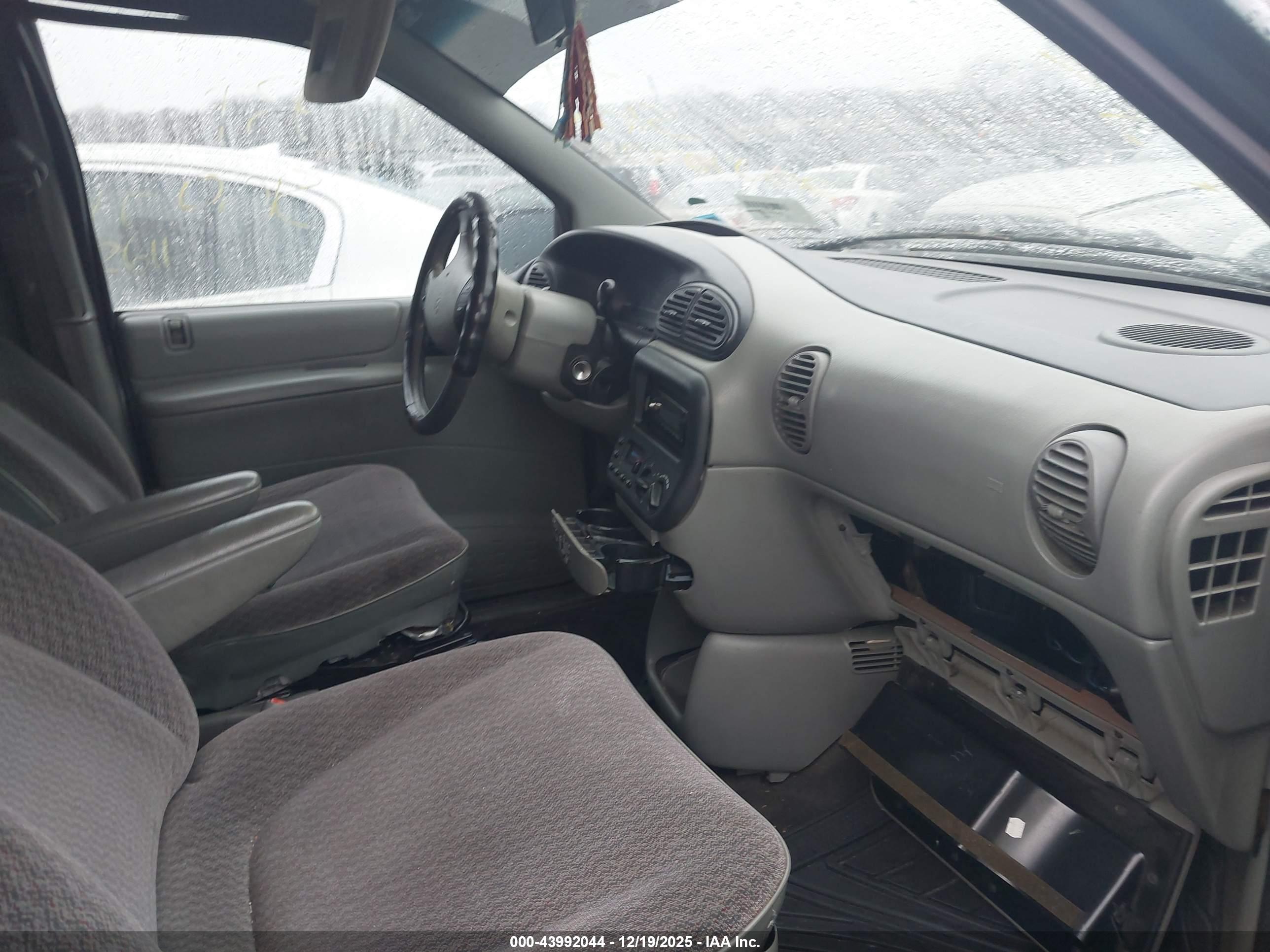 DODGE CARAVAN image 5