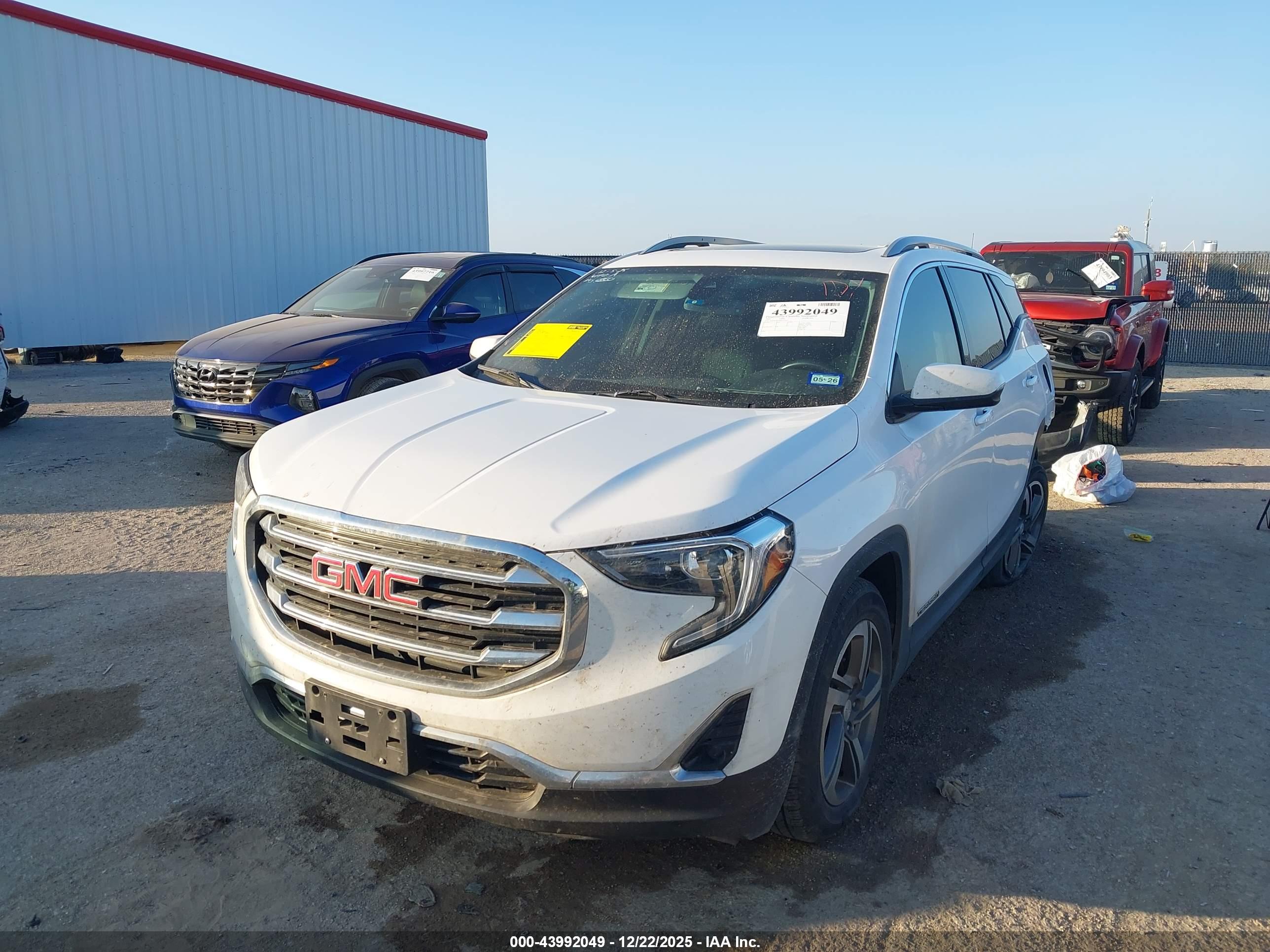 GMC TERRAIN image 2