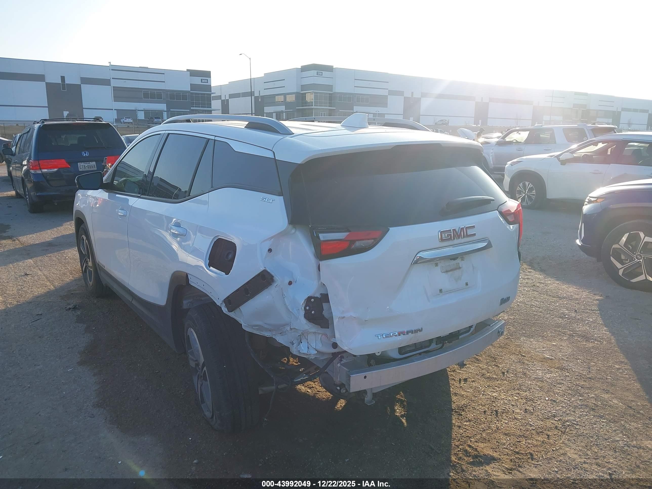GMC TERRAIN image 3