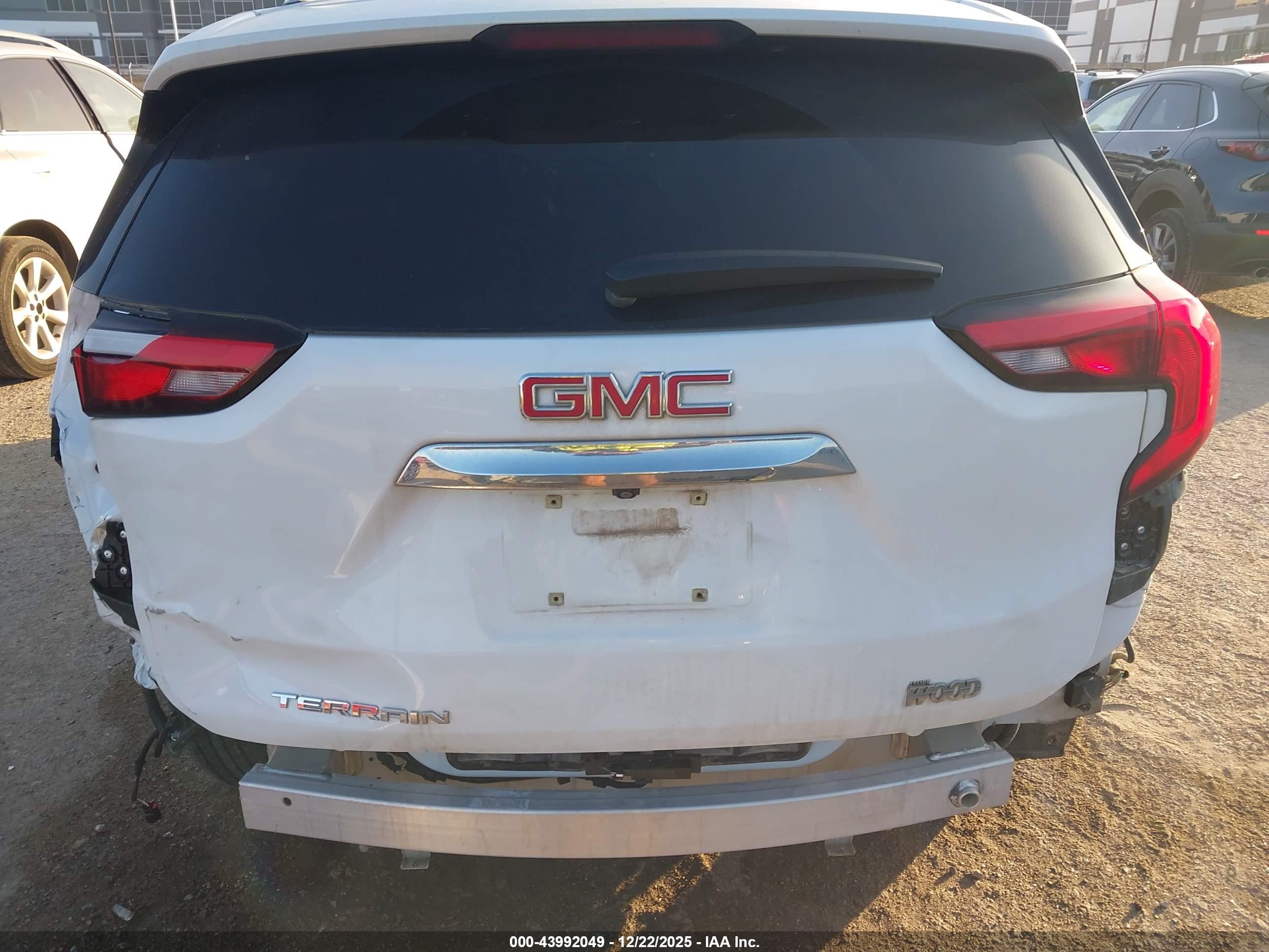 GMC TERRAIN image 6