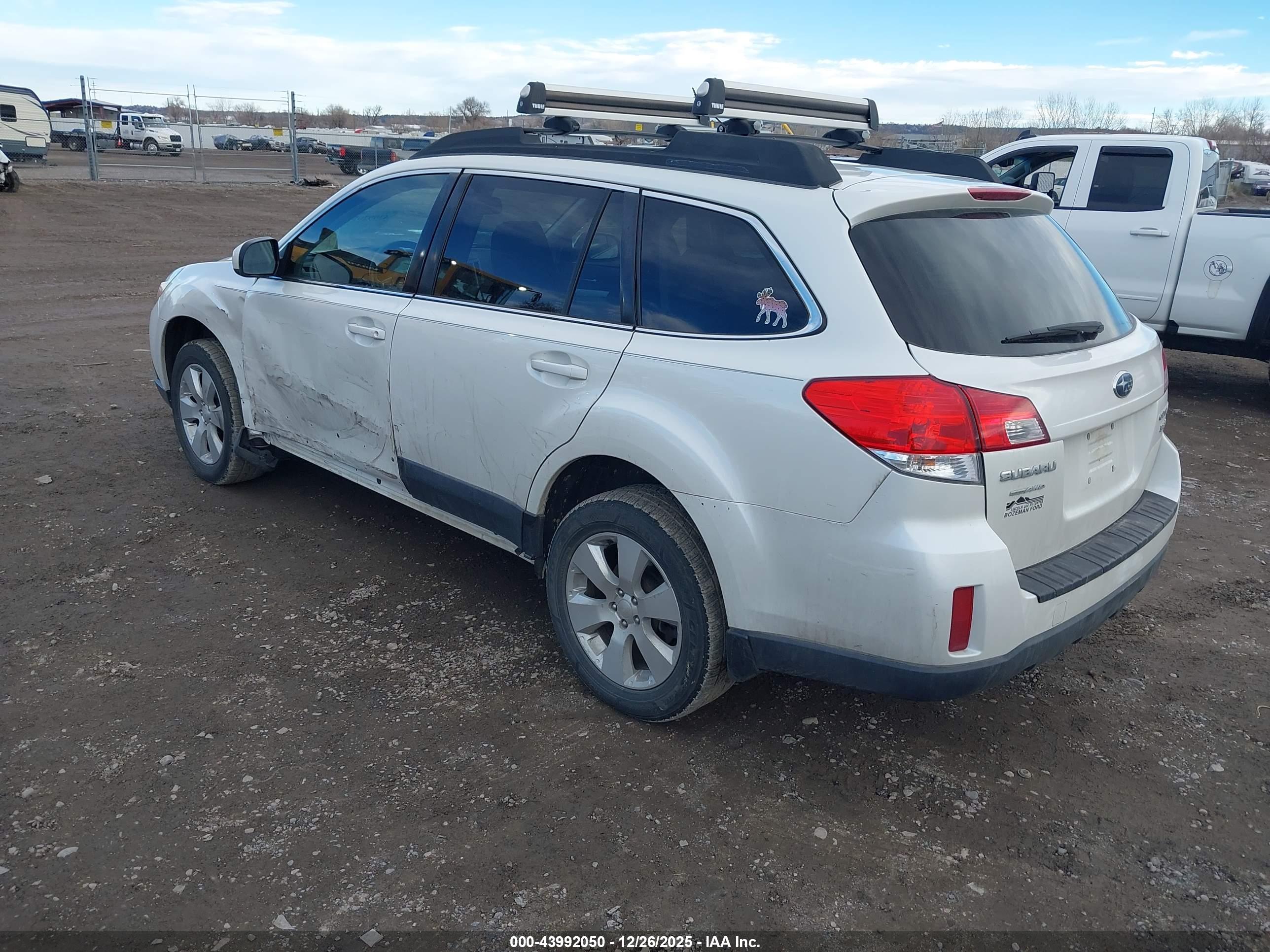 SUBARU OUTBACK image 3