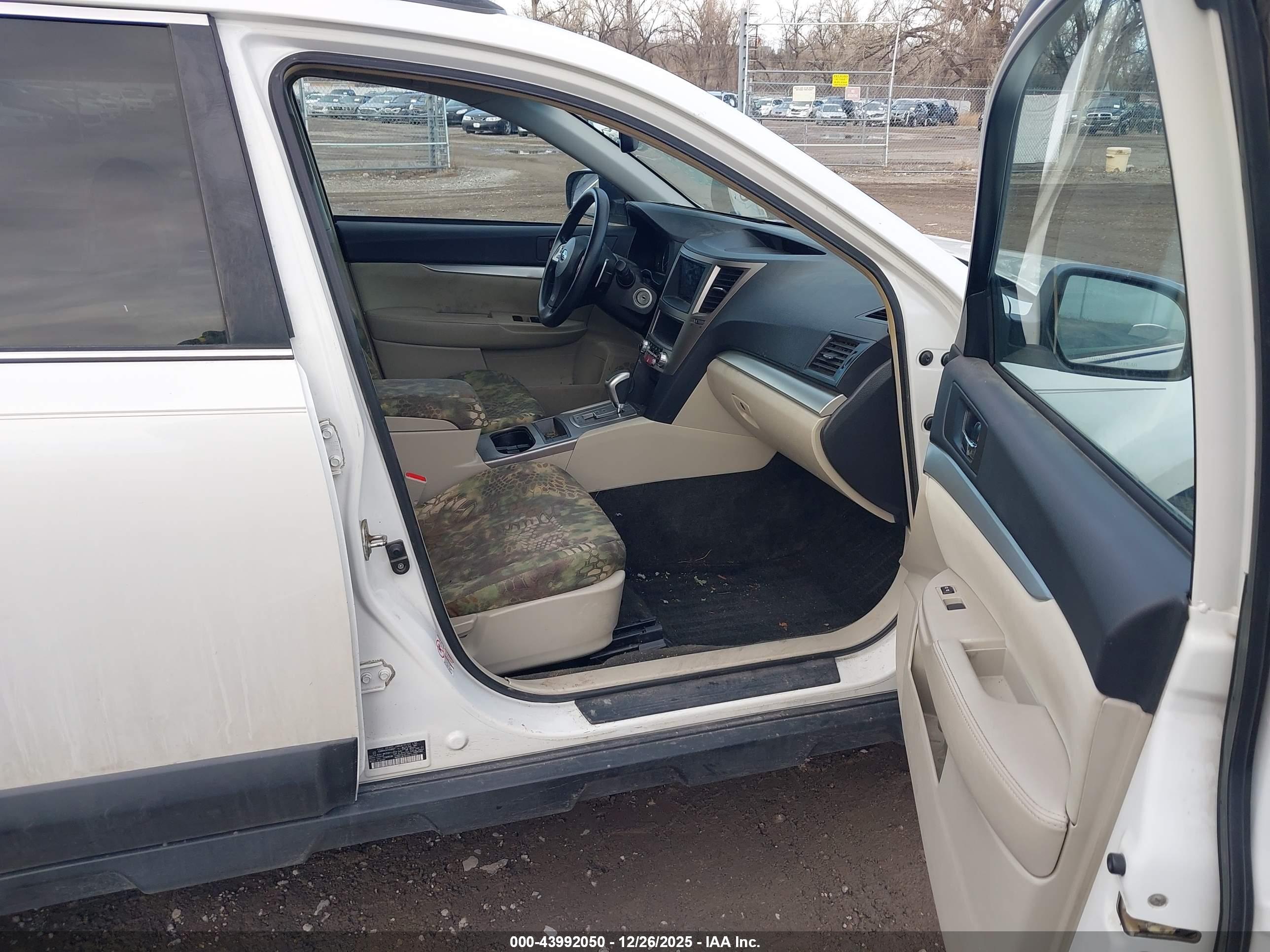 SUBARU OUTBACK image 5